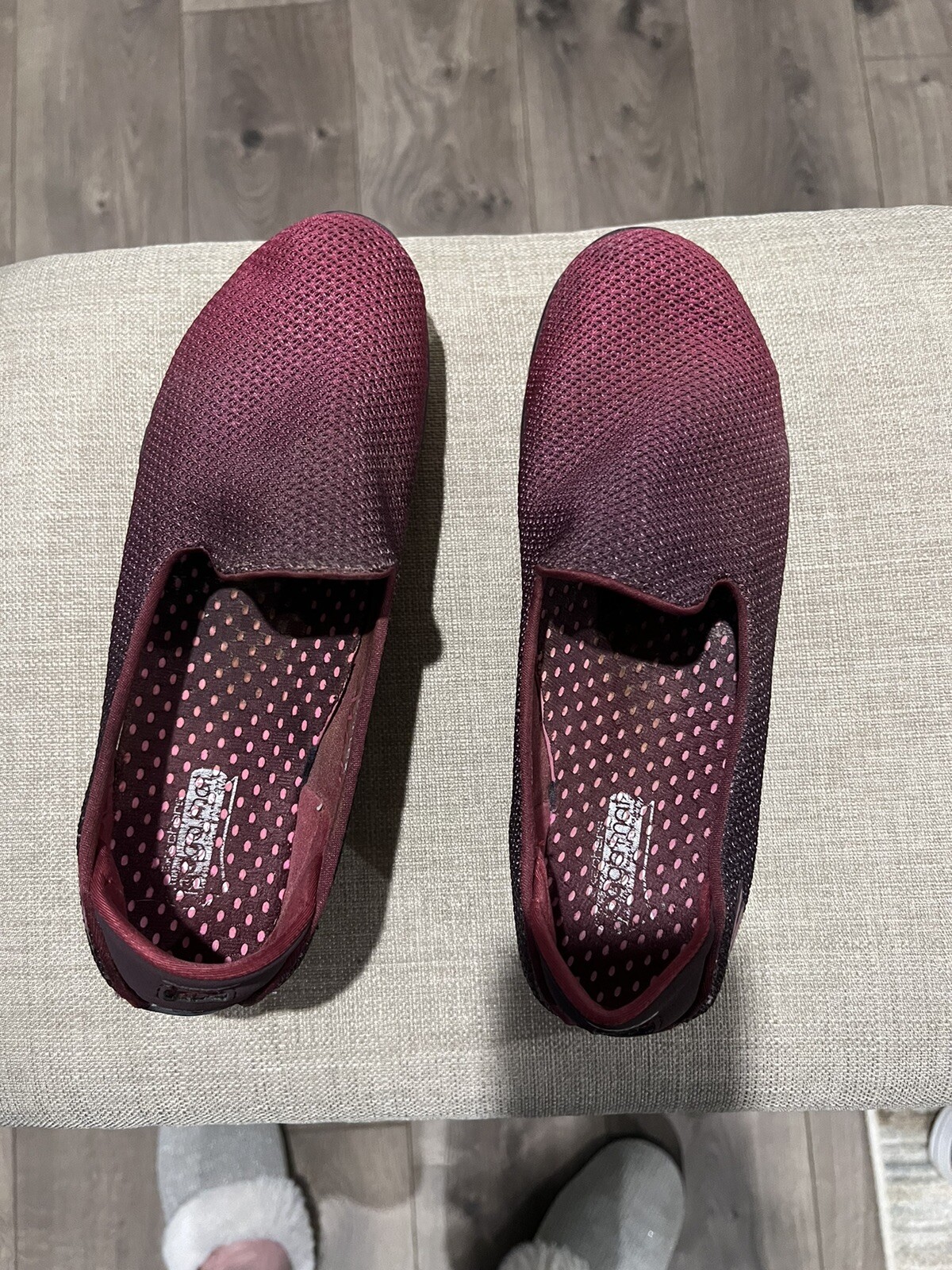ladies skechers size 9.5, GoFlex. Burgandy Ombré Color. Quick Fit