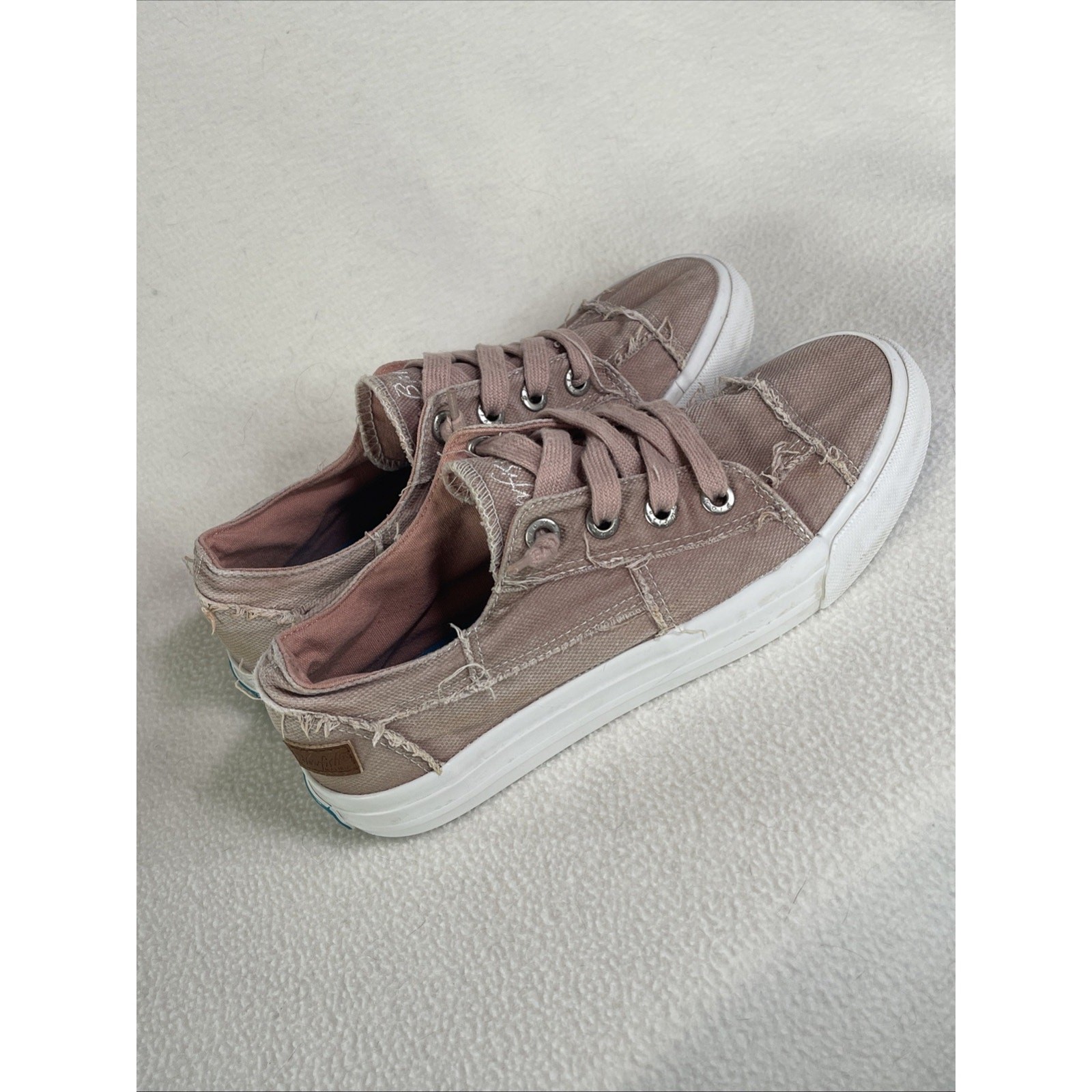 Blowfish Malibu Fixed-Lace Dusty Rose Canvas Sneakers (For Women) – Size 8 US