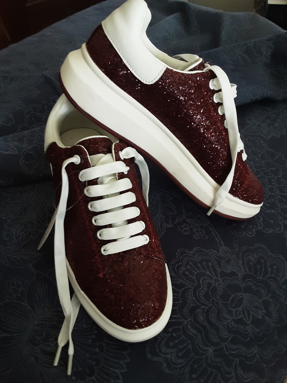 Blonde Women’s Size 8.5 Sparkling Sneakers