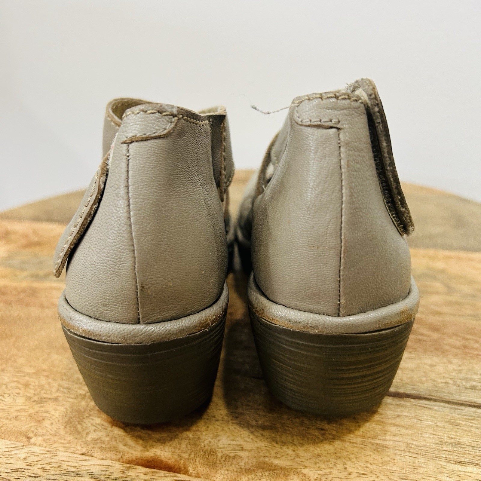 FLY LONDON Yogo Crossover Wedge Pumps 9.5 EU 40 Taupe Beige Walking Comfort