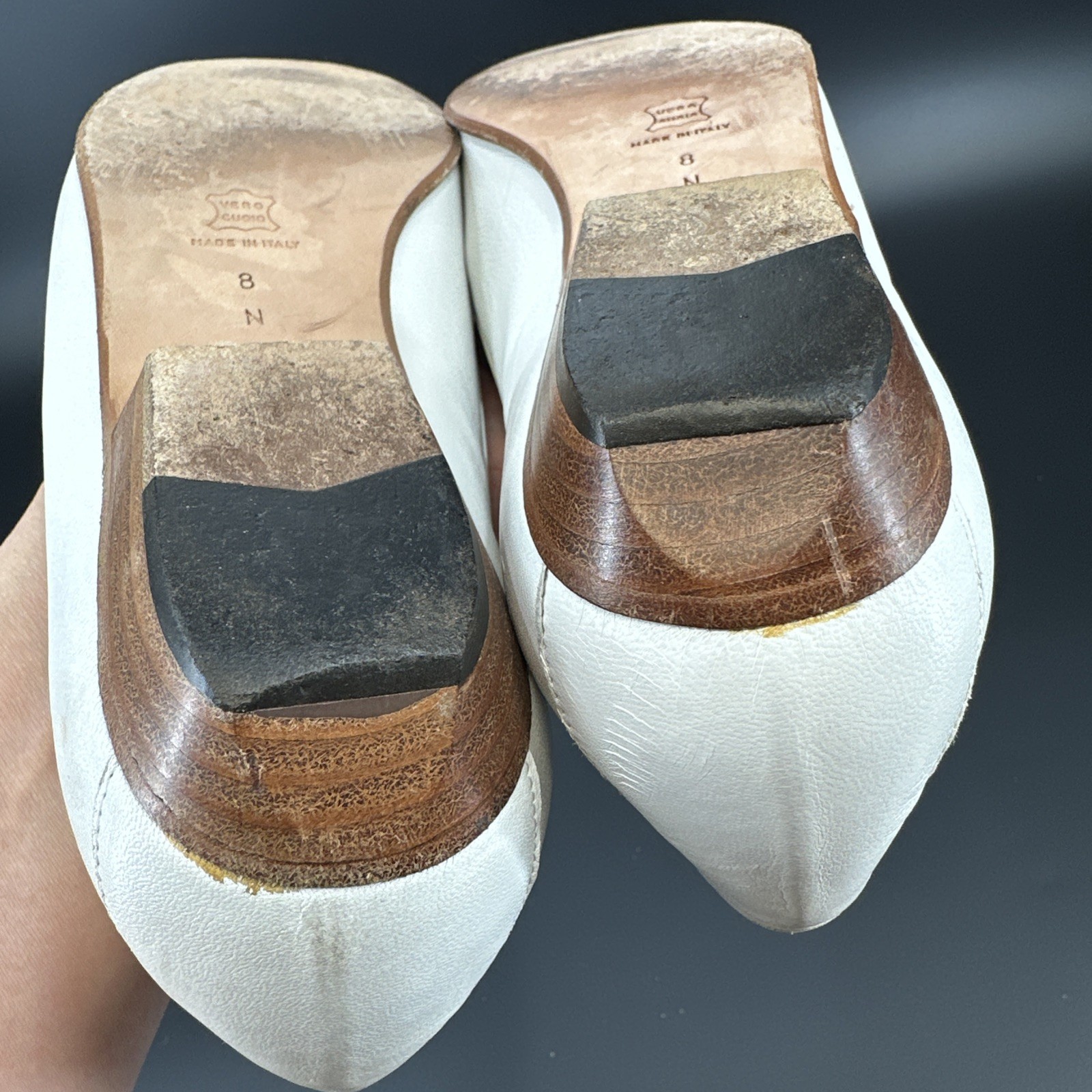 BALLY Womens White Leather Court Shoes Sz 8 Elegant Low Heel Comfortable Classic