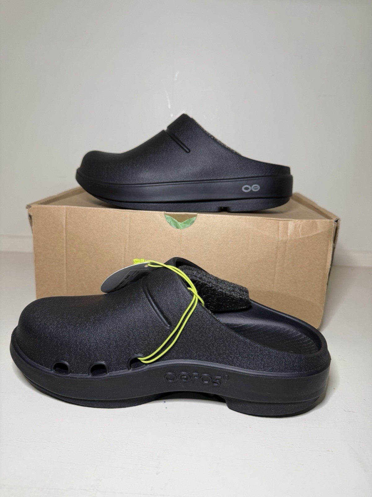 OOFOS OOcloog Black unisex Slip On Clog Sandals Rubber Upper US M4 W6 New