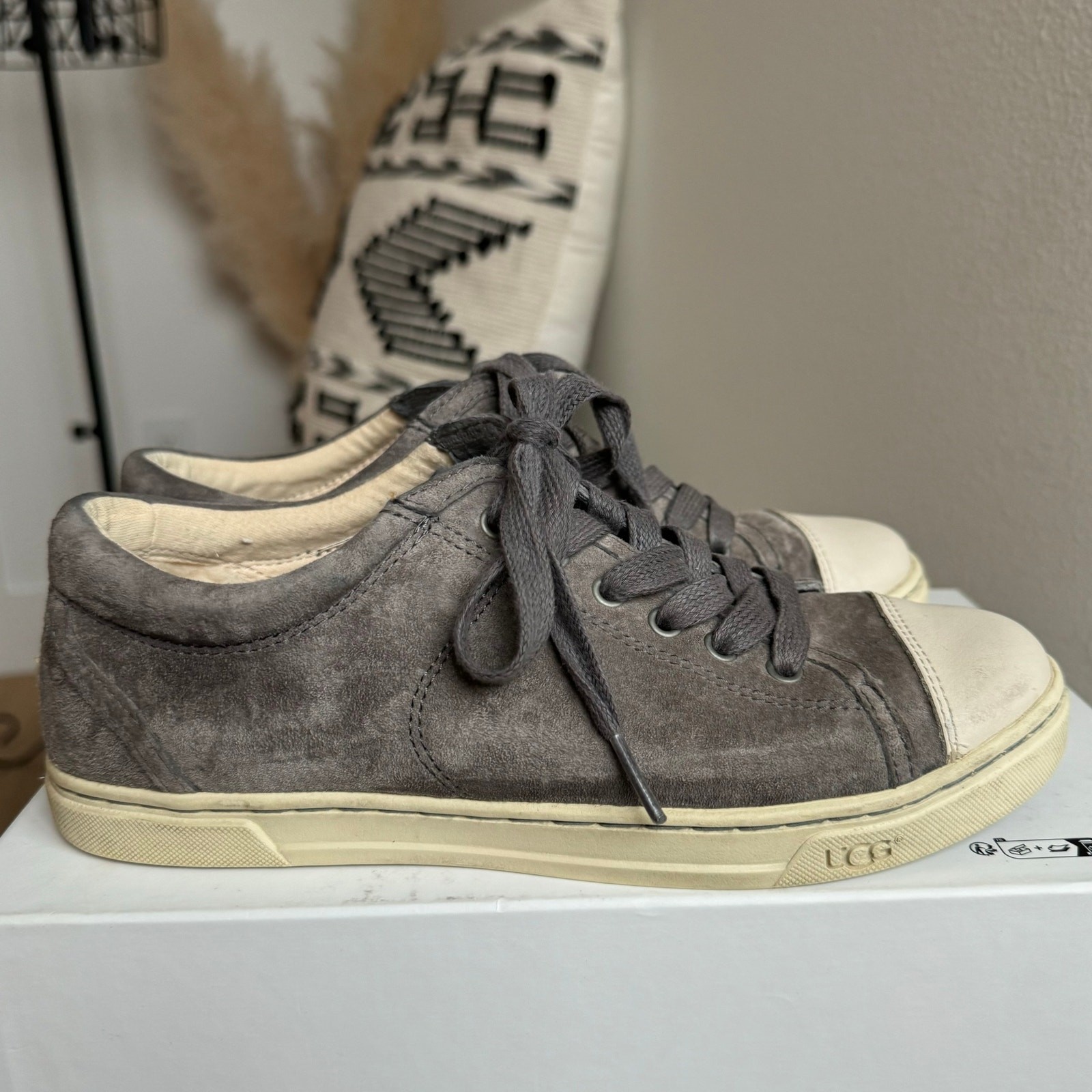 UGG Gray Suede Taya Sherpa Lined Low Top Sneakers Size 8 Fall/Winter