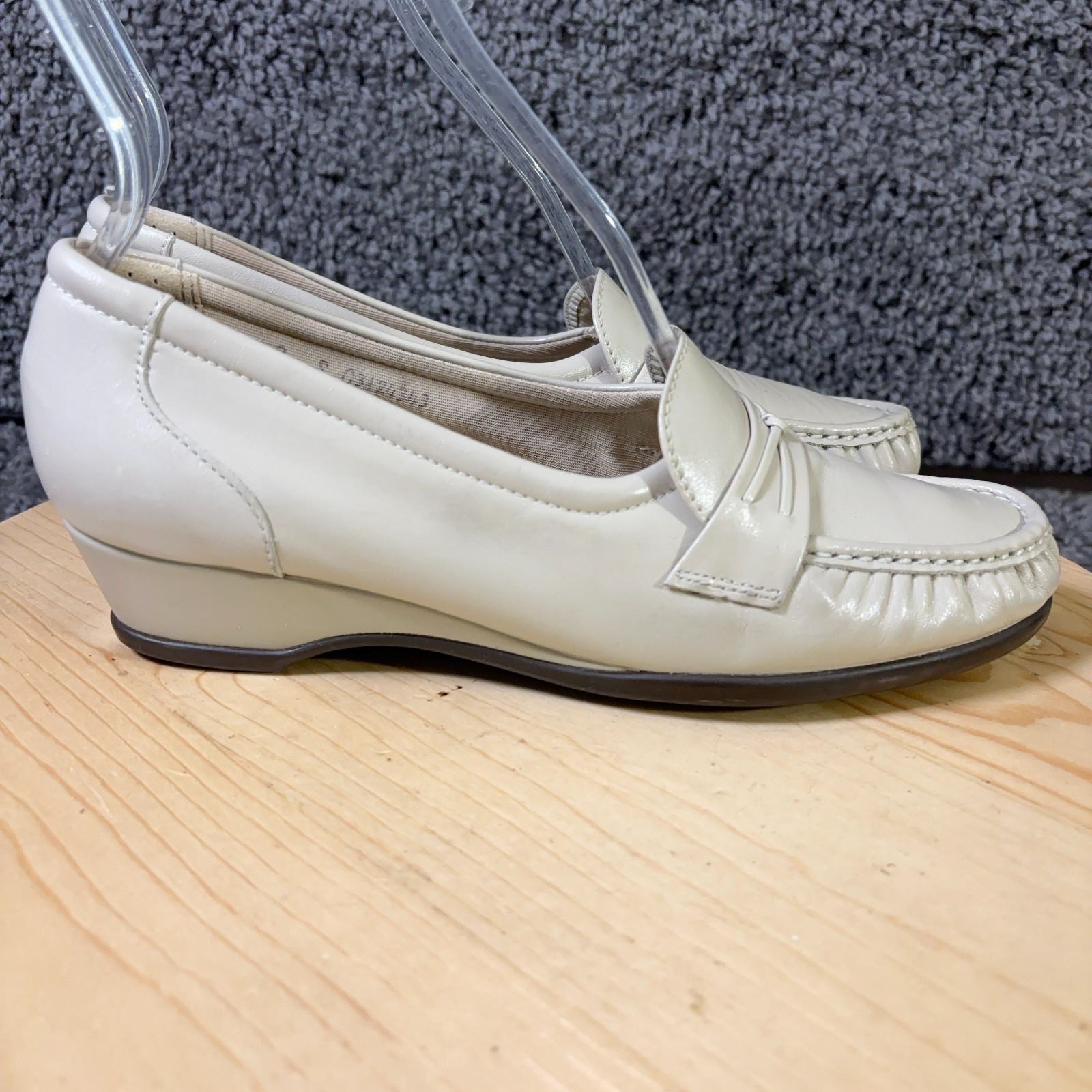 SAS Easier Loafers Womens Size 9 Leather Cream Tripad Comfort Shoe Made in USA