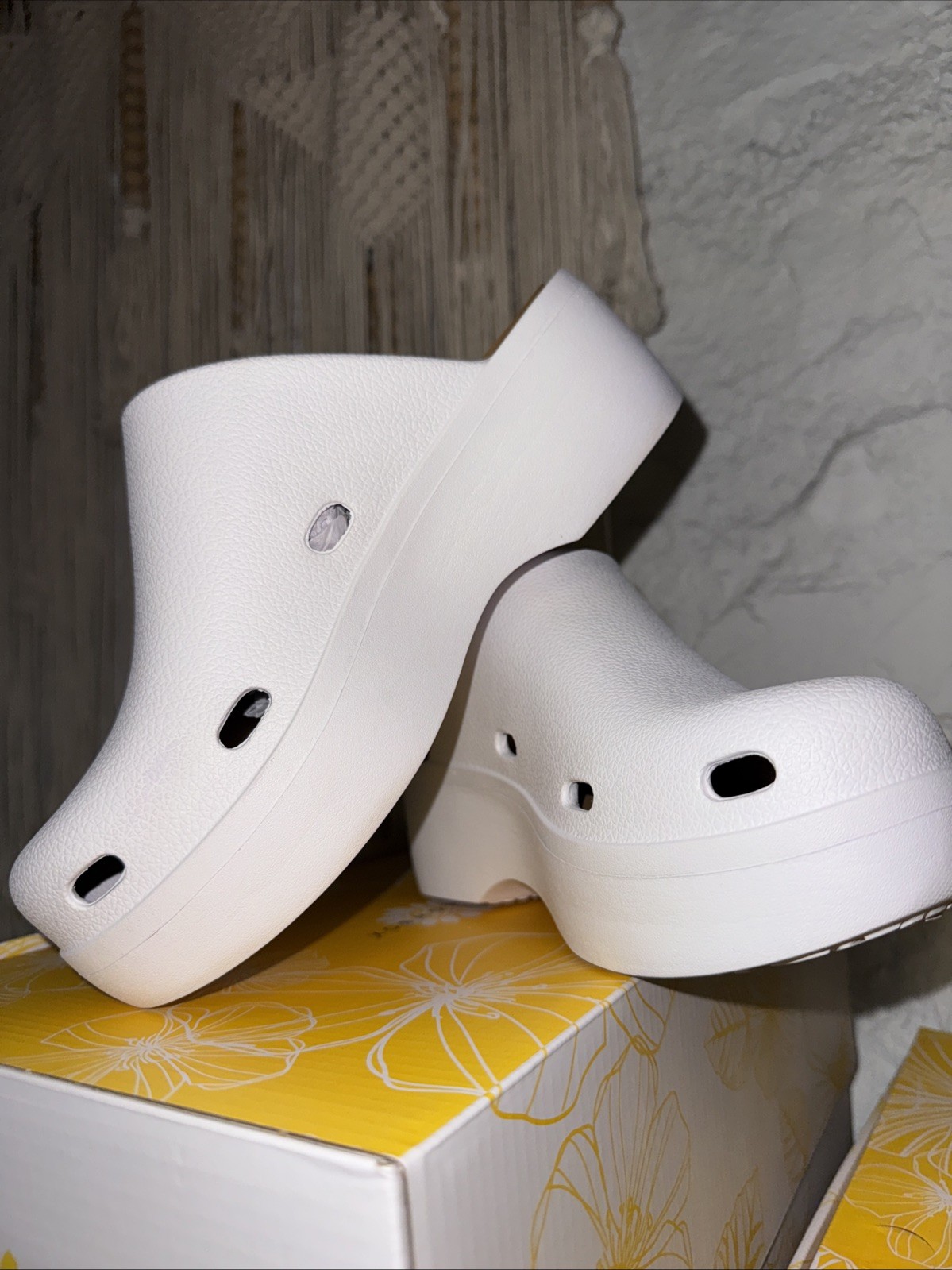 Zippy White Clogg shoes by Yellow box – size 8