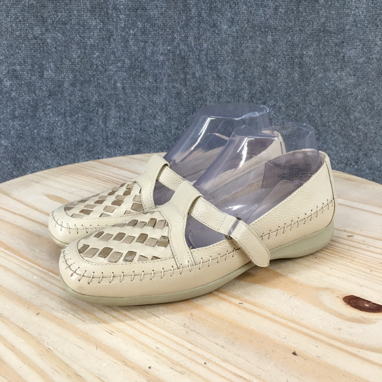 Mushrooms Shoes Womens 7 M Beige Mary Jane Leather Woven Casual Hook & Loop Low