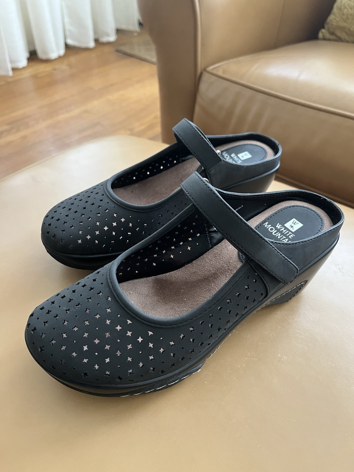 White Mountain Vinto Mary Jane Platform Clogs Women’s Size 8M Black Laser Cut