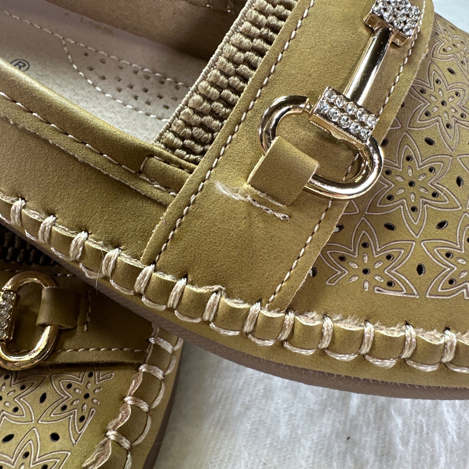 Moccasin Ambu Comfort Womens Size 7 Shoes Flat Slip On Loafers Beige Tan Nwob