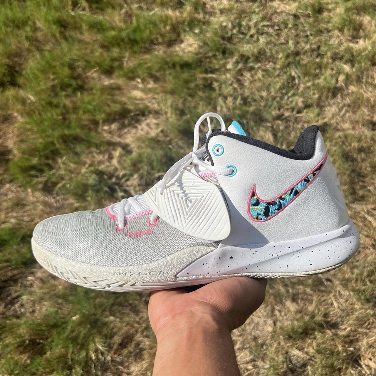 Nike Kyrie Flytrap 3 South Beach Size 15 Basketball Sports Athletic Colorful