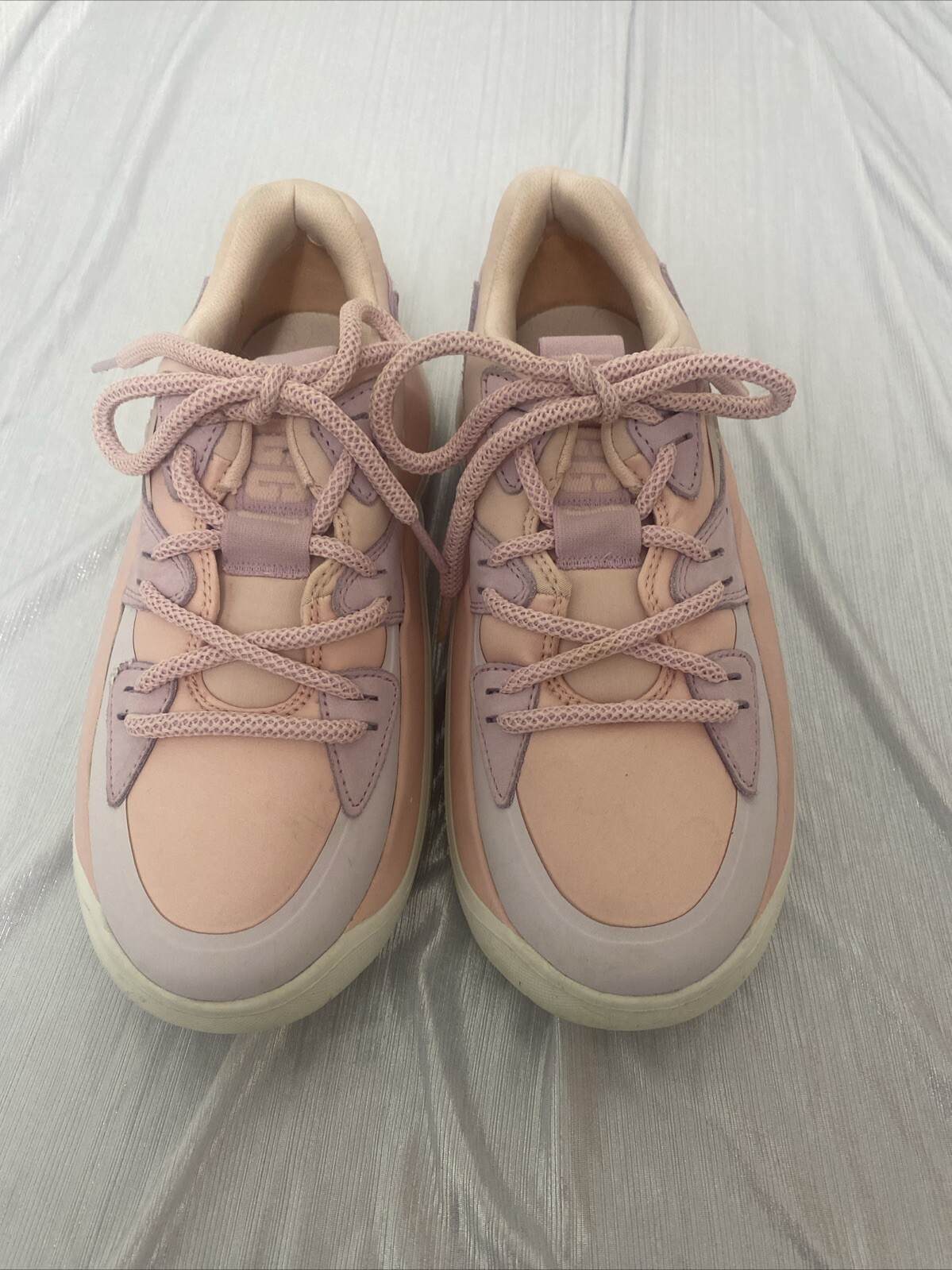 UGG Womens LA Cloud Lace Up Fashion Sneakers Size 7.5 Pink 1123715 See Note
