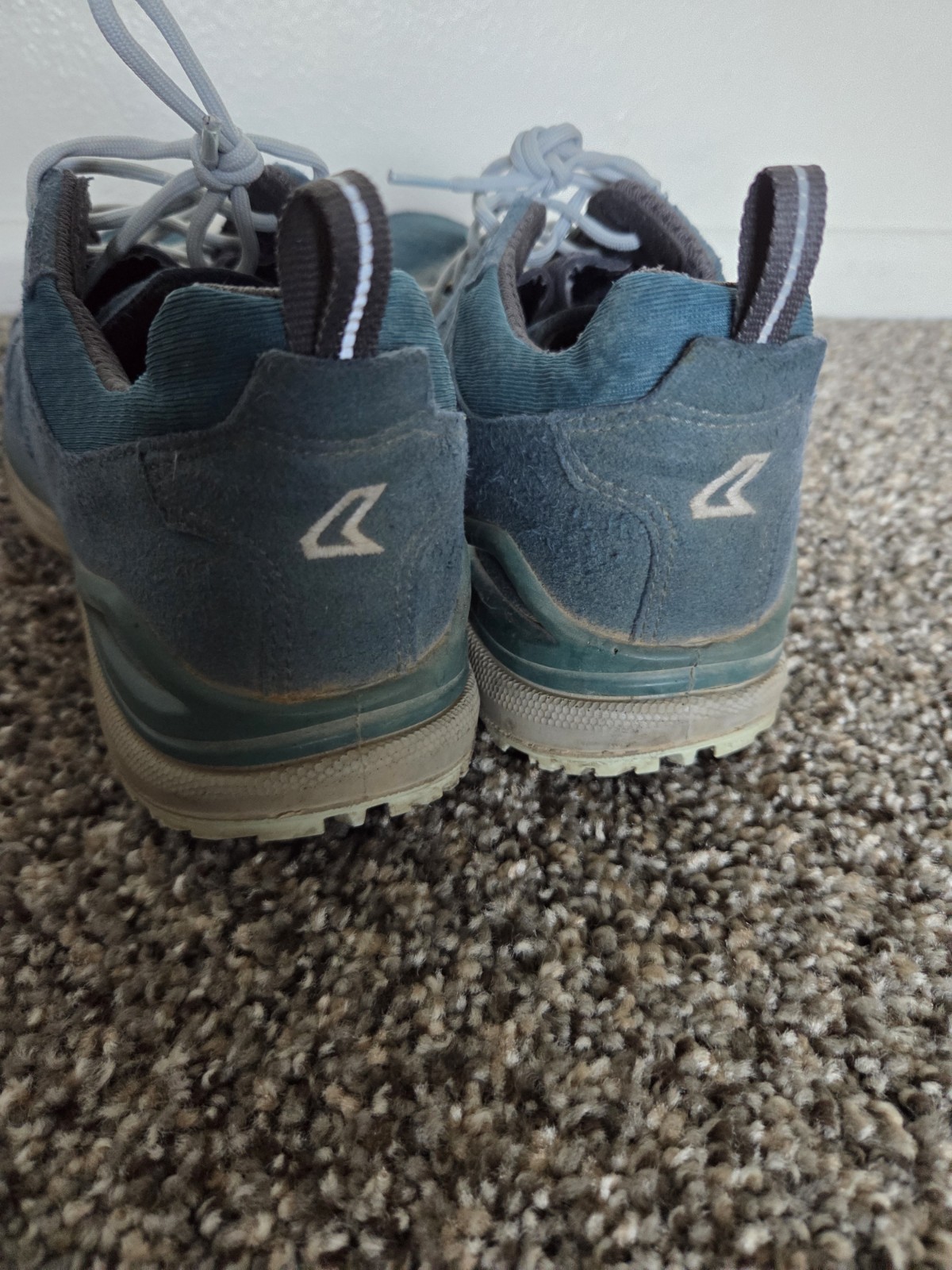 Women’s sneakers LOWA INNOX EVO GTX LOWS Size 7.5 Hiking Walking Waterproof