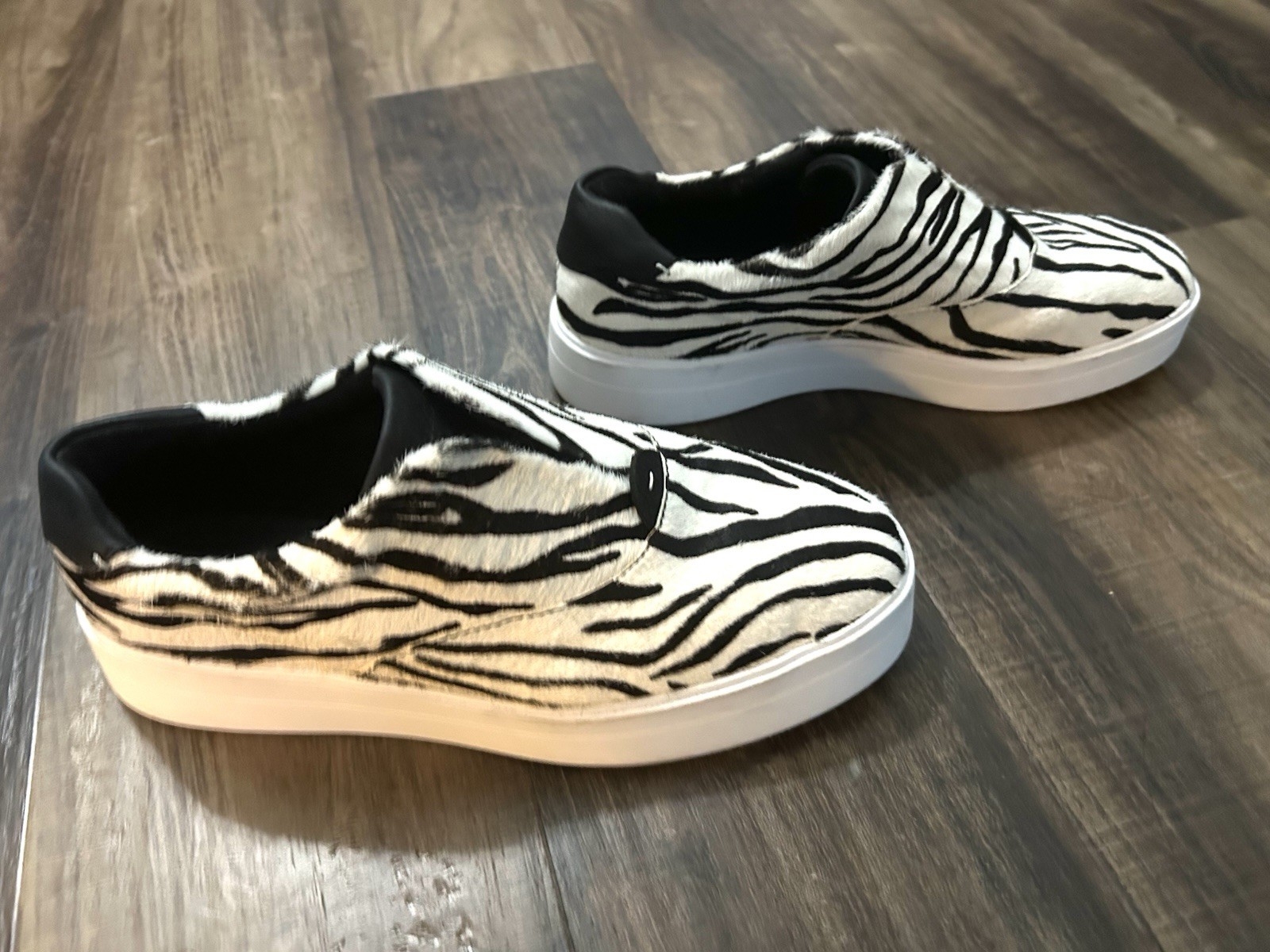 Clarks Zebra Pony Hair Leather Slip On Loafers Sneakers Shoes Women’s Size 7.5