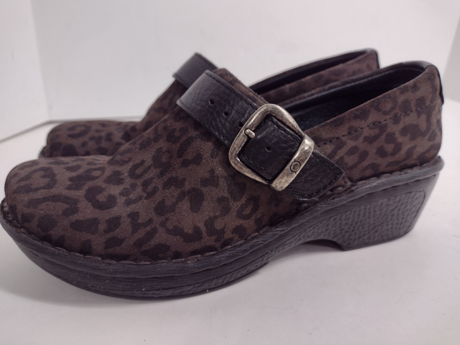 Born Women’s size 8/39 Suede animal cheetah/ leopard print slip on mules Clogs