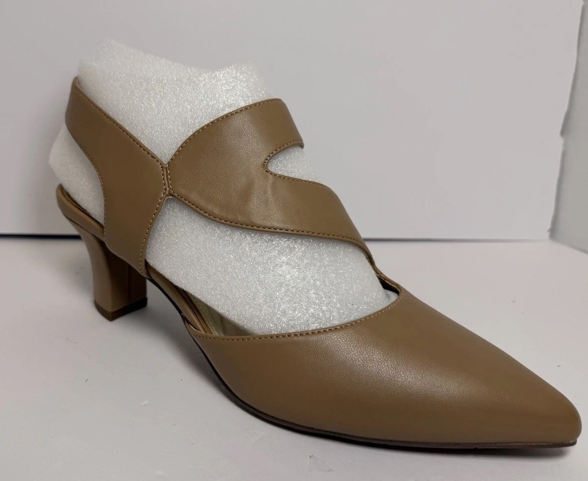 Easy Street Venue Women’s 9.5M Nude Pumps Pointed Toe Comfort Heels NIB