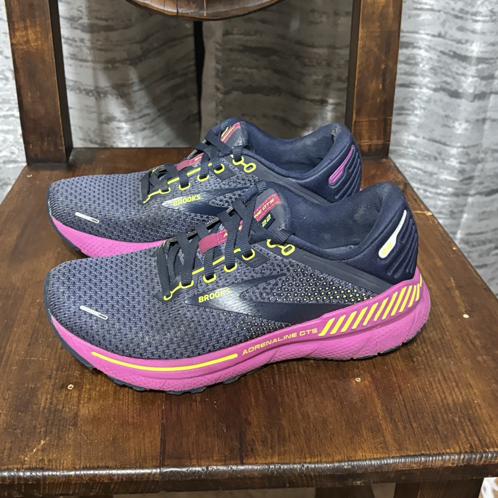 Brooks Adrenaline GTS 22 Womens Shoe Sz 7.5 B Running Nightshadow Viola Sneaker