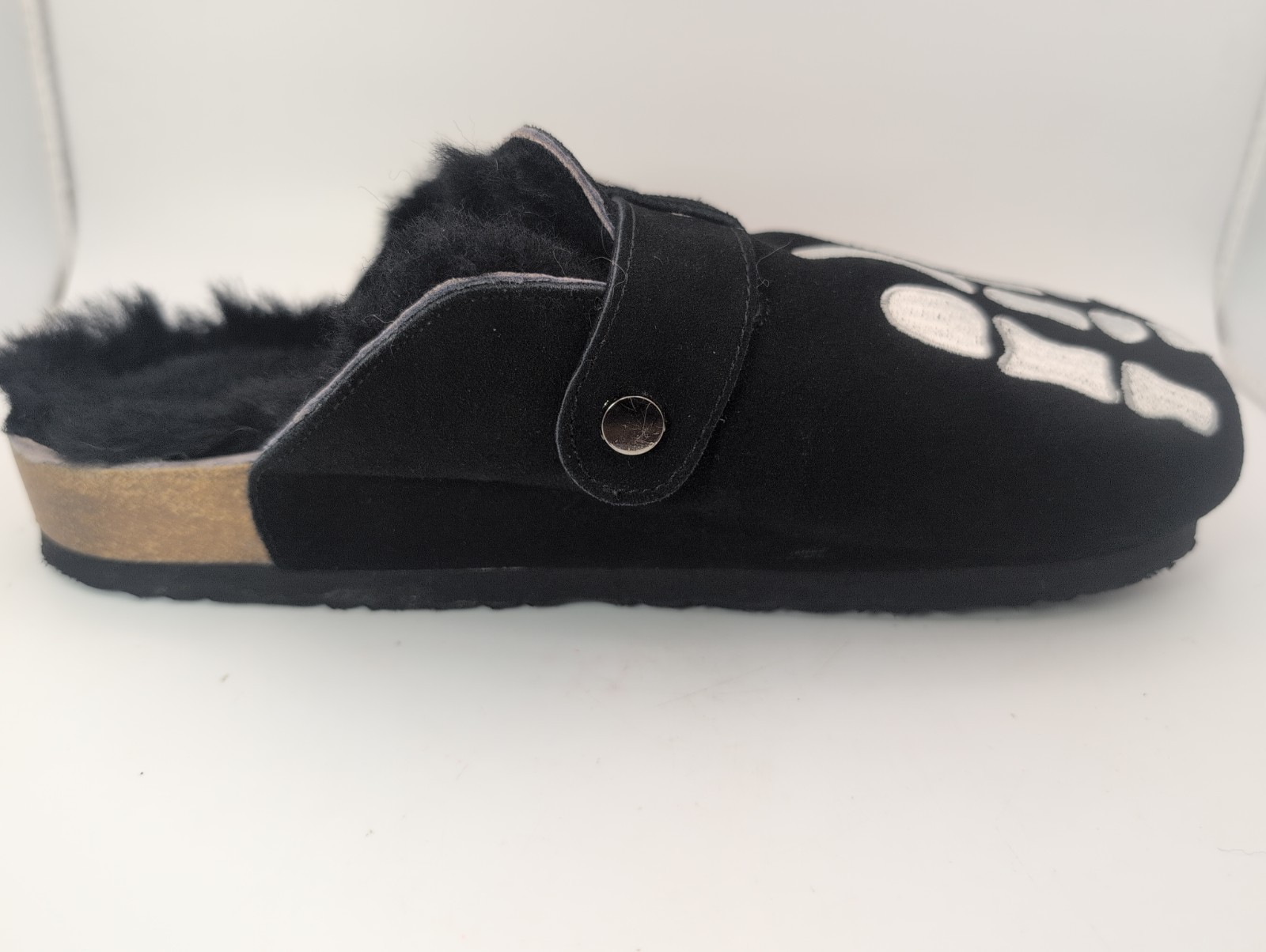 Black Skeleton Embroidered Clogs Fuzzy Soft Black Interior Women’s 7 Halloween