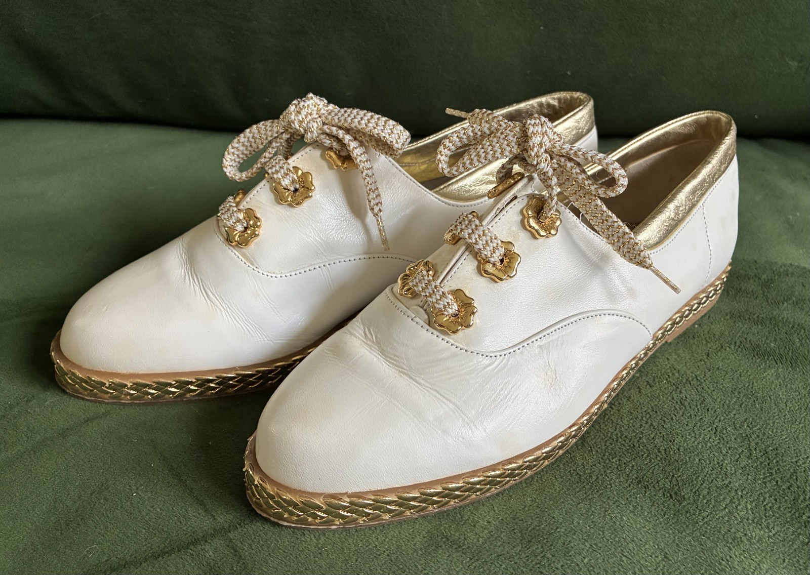 Vintage BALLY JALLUT White LEATHER Gold TRIM Flats Sneakers Size 5 Made in Italy