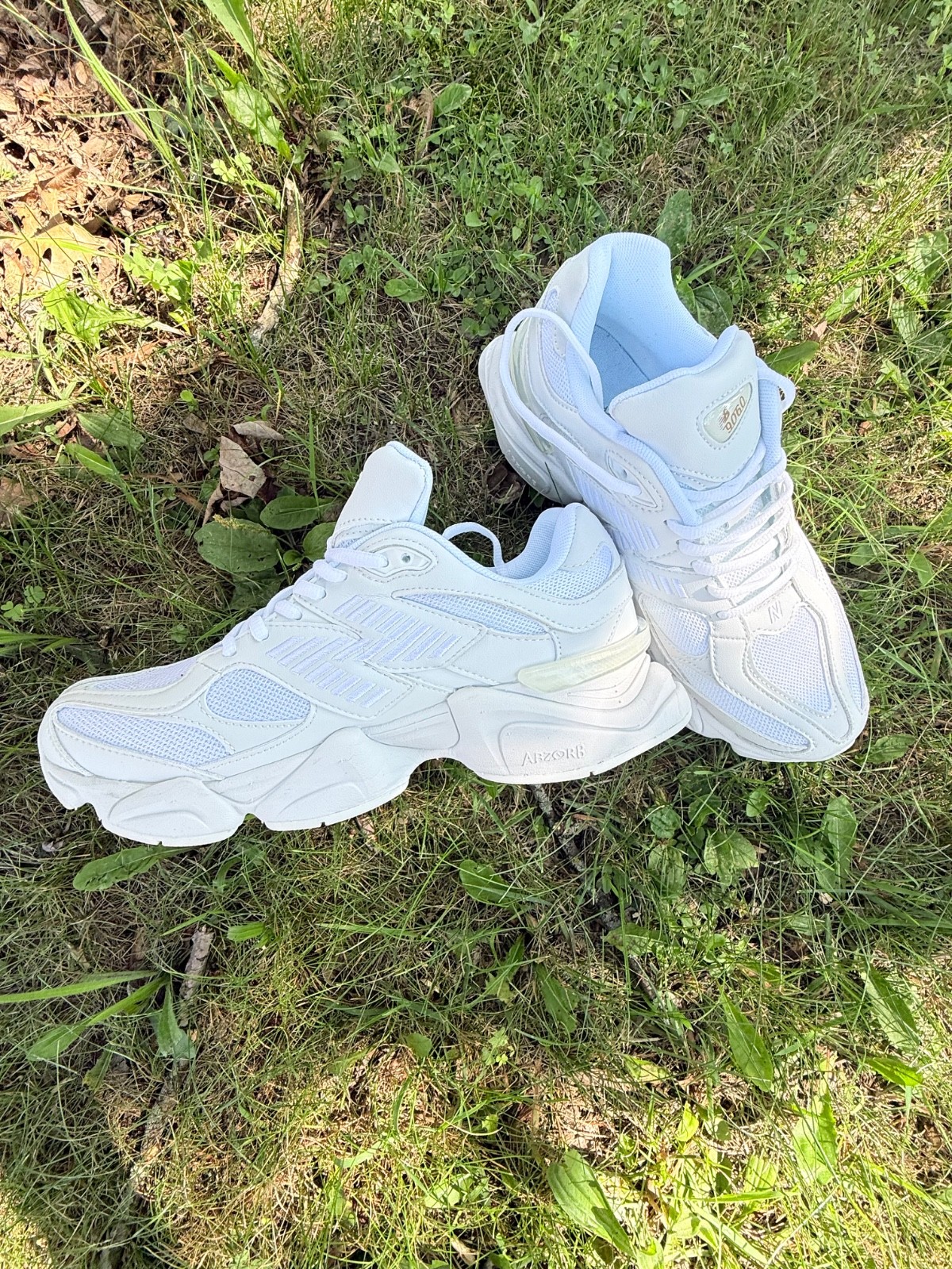 N balance 9060 M8.5 W10 shoes