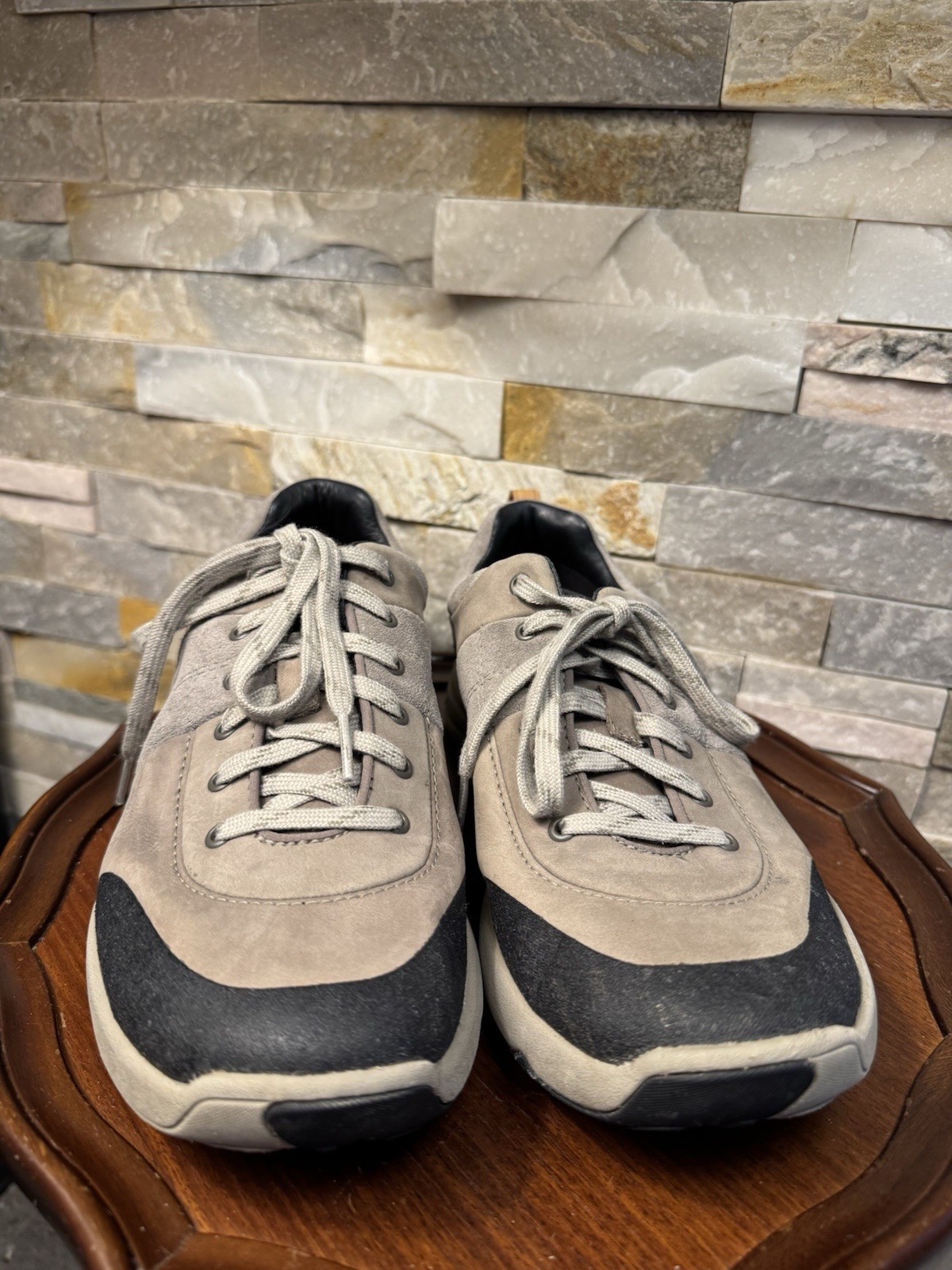 Women’s Sz 9M Clarks Wave Andes Grey Beige Walking Hiking Shoes Sneakers EUC