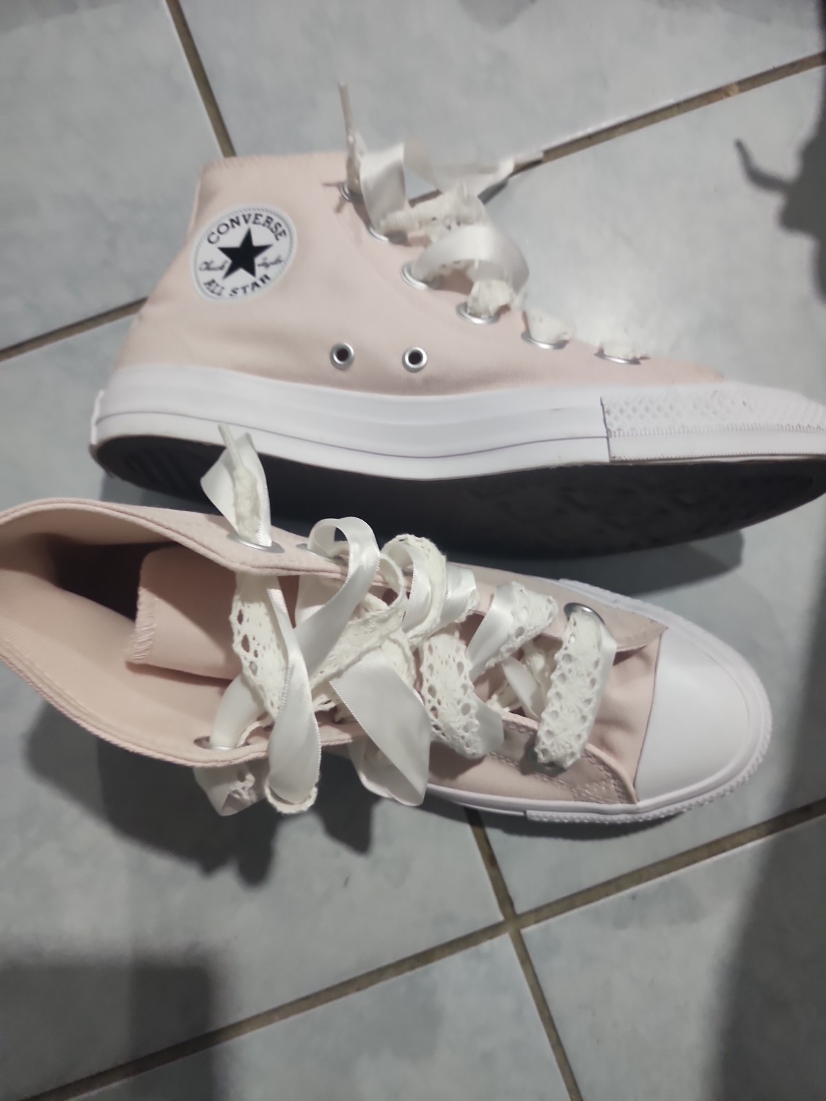 Converse Chuck Taylor High Pink Women’s Size 9.5 (A14831F)