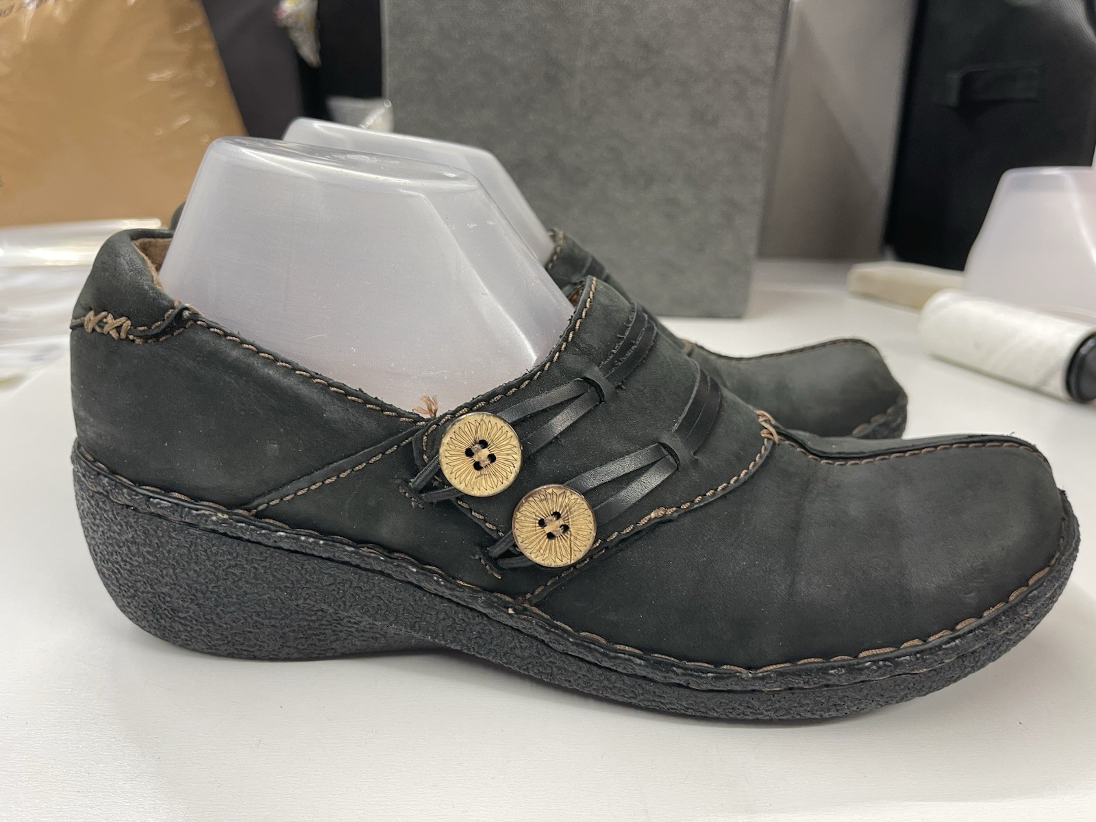 Clarks Artisan Women’s Black Leather Slip-on Shoes with Button Details Size 11 M