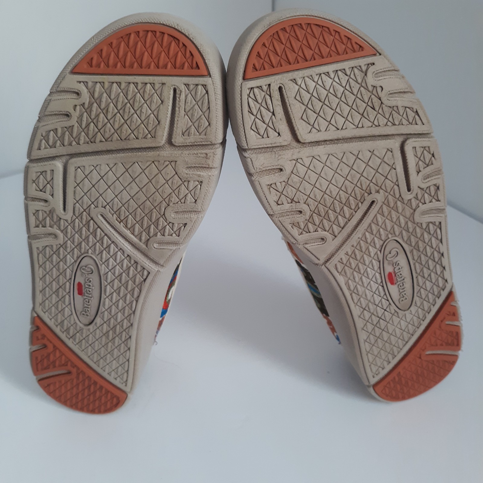 Baretraps Beech Floral Embroidered Multi/Beige Slip-On Women Sz 8M Casual Shoes