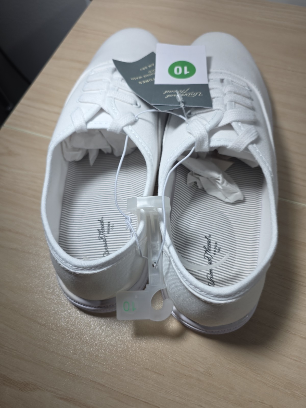 Universal Thread Women’s Lunea Lace-up Sneakers, White – Size 10