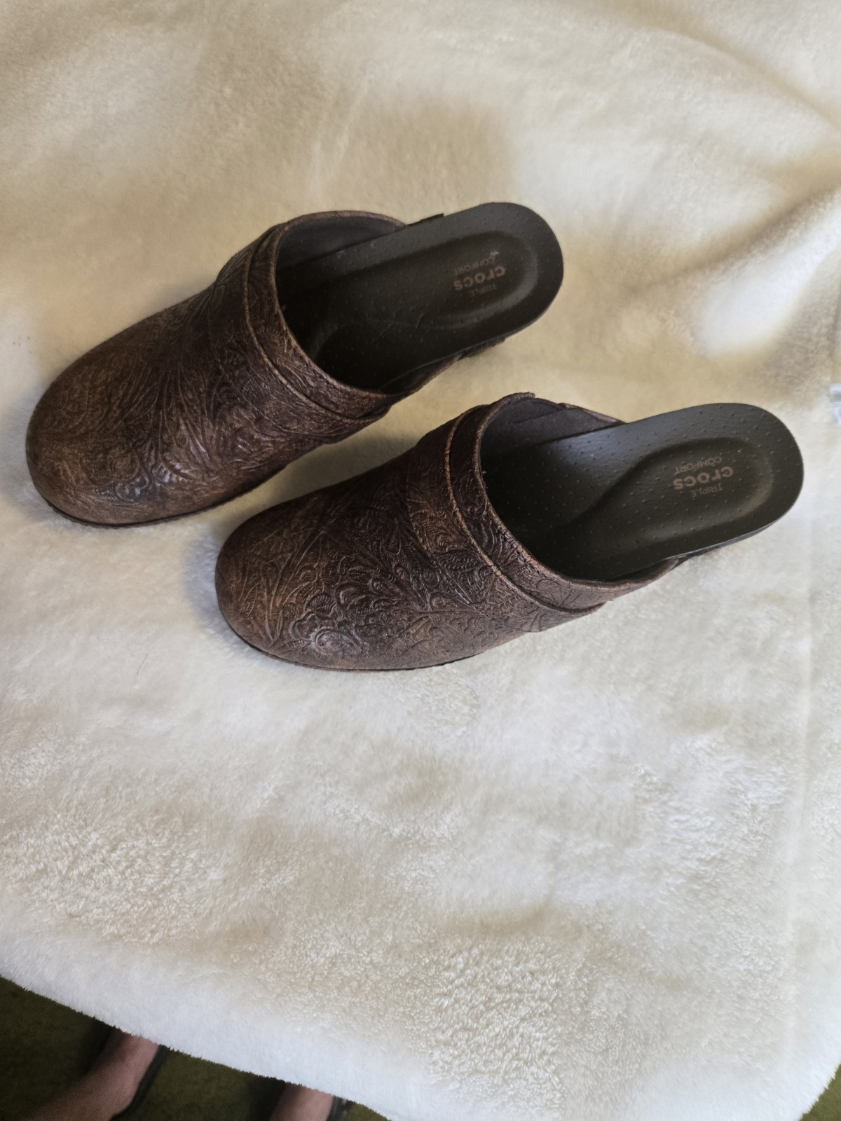 Crocs Sarah Tooled Clogs Brown Floral Textured Block Heel Boho Size 7W