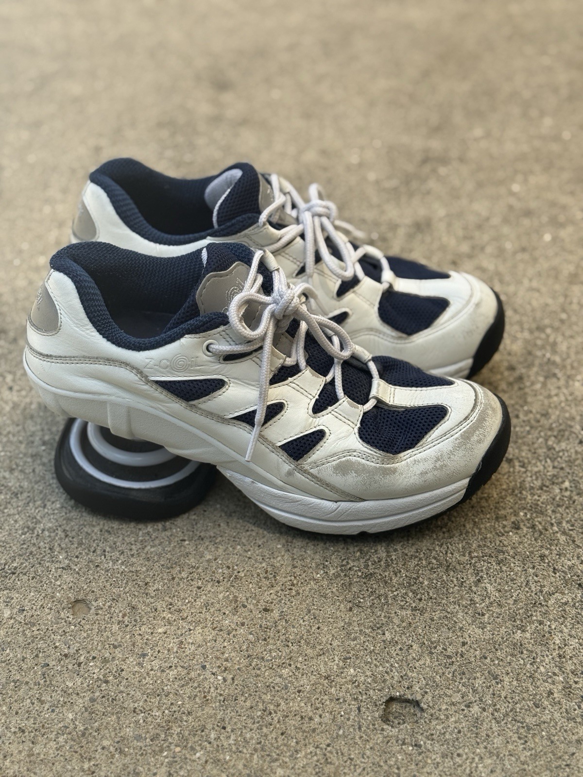 Z Coil Women’s Size 8 Shoe Freedom Slip Resistant Navy White Sneakers