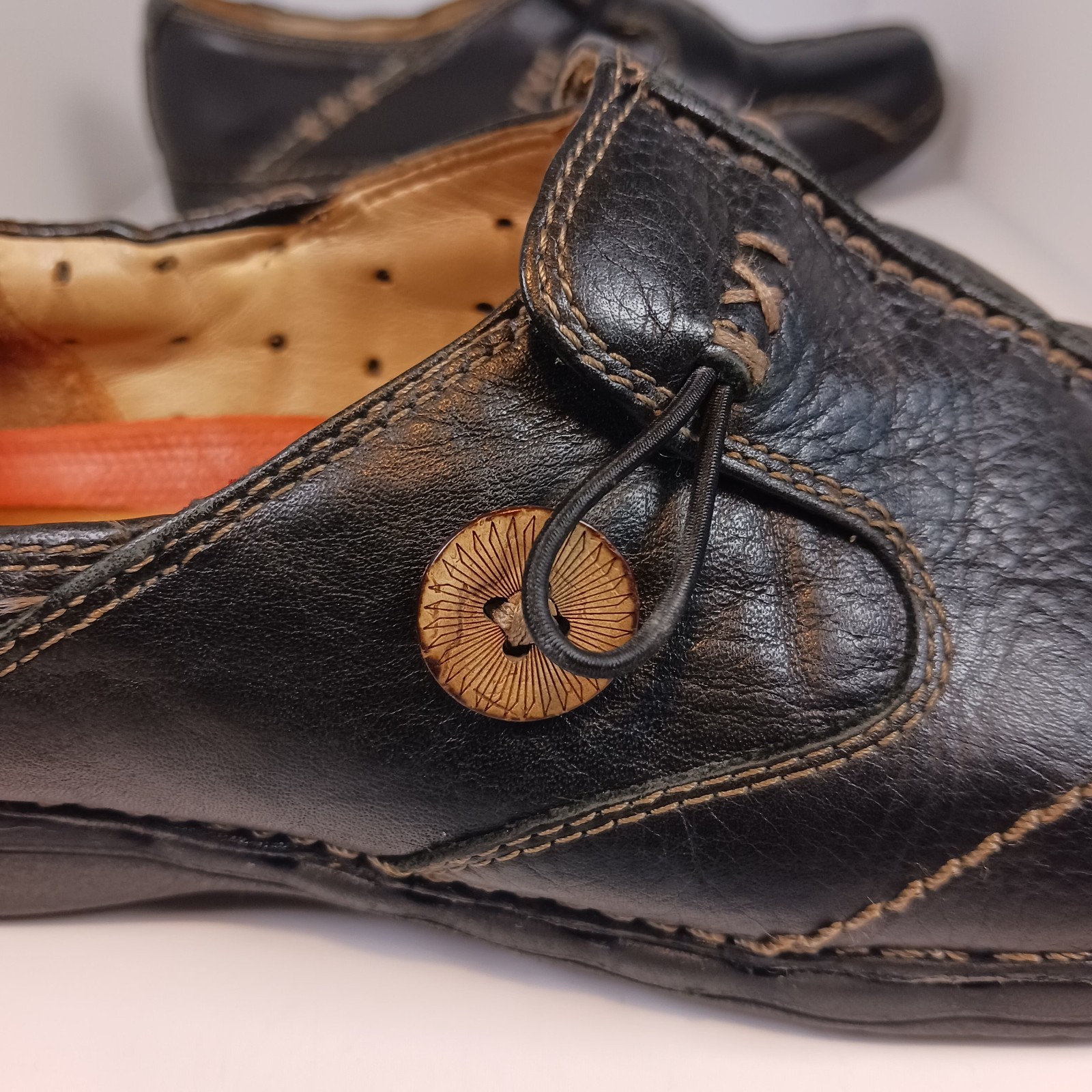 Clarks Unstructured Un Loop Women’s 7M Black Leather Slip‑On Comfort Shoes