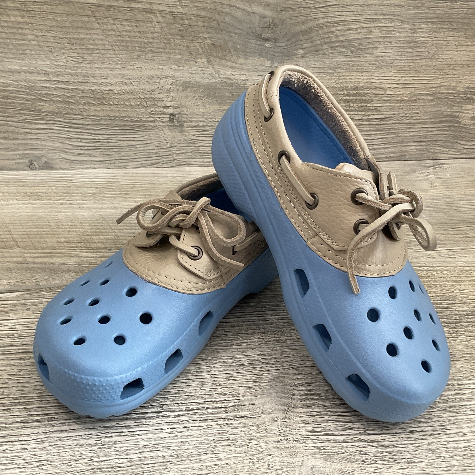 Crocs Islander Leather Outdoor Washable Boat Shoes Blue Biege Women’s Size 6 NEW