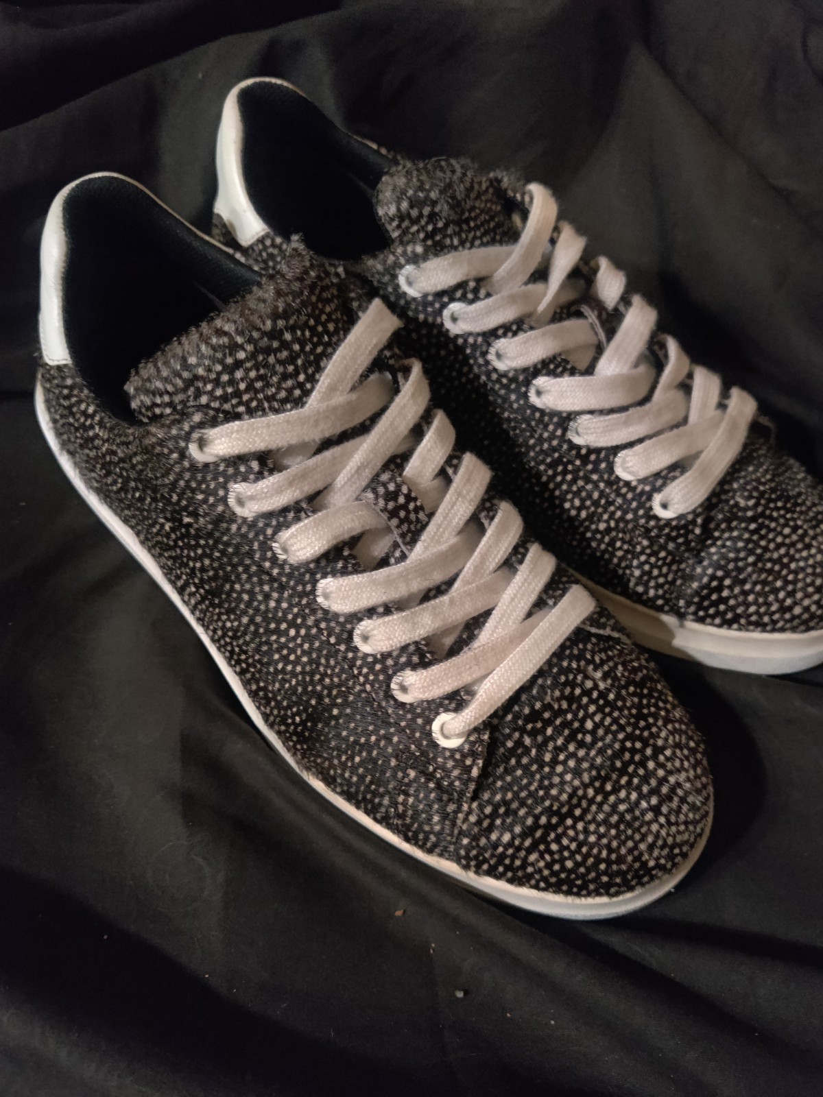 EUC Tory Burch Howell Court Spotted Haircalf Sneakers Size 6.5