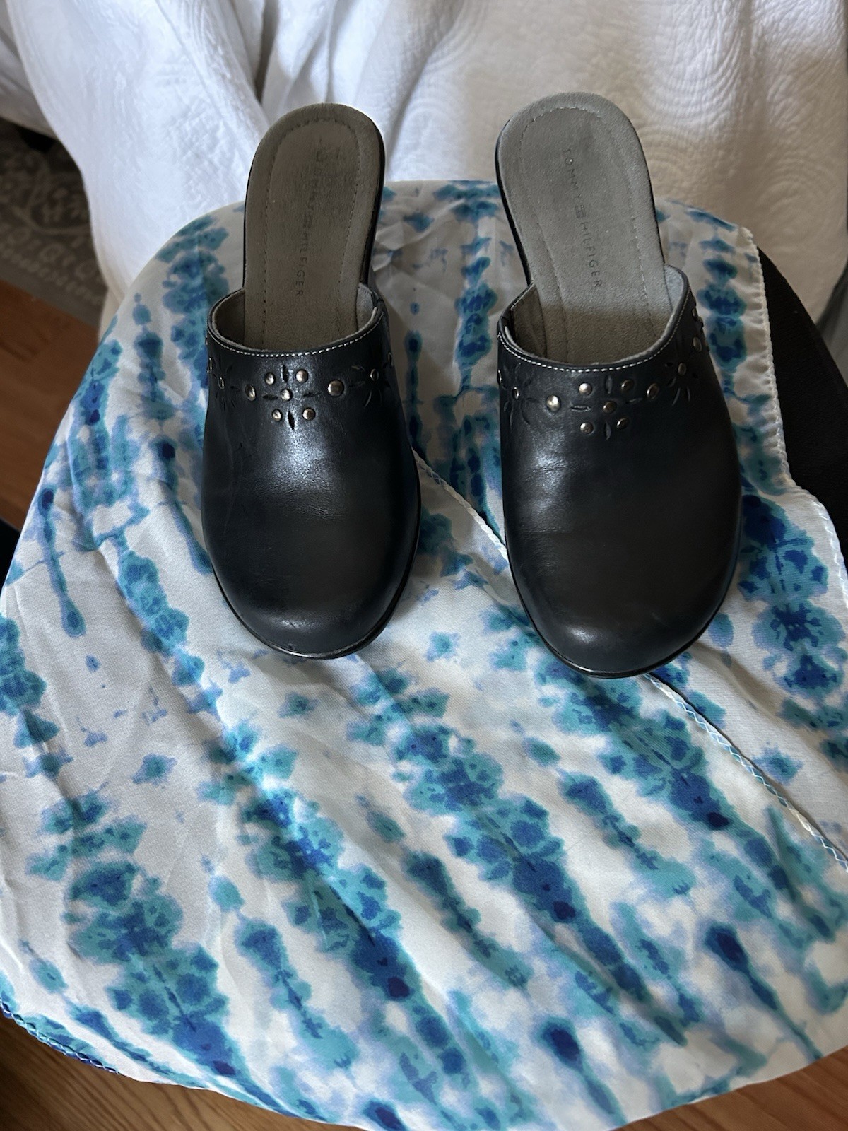 Tommy Hilfiger Women’s Black Leather Clogs Size 7