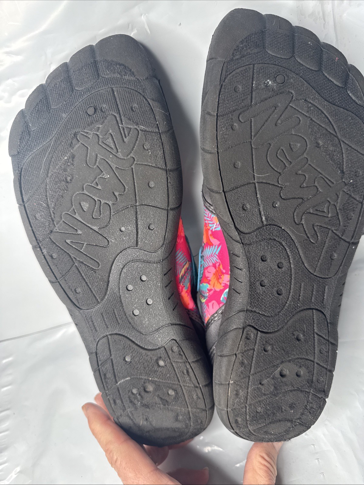 Newtz Water Shoes Womens Sz 11 Slip On Beach Vacation Travel Pink Tropical
