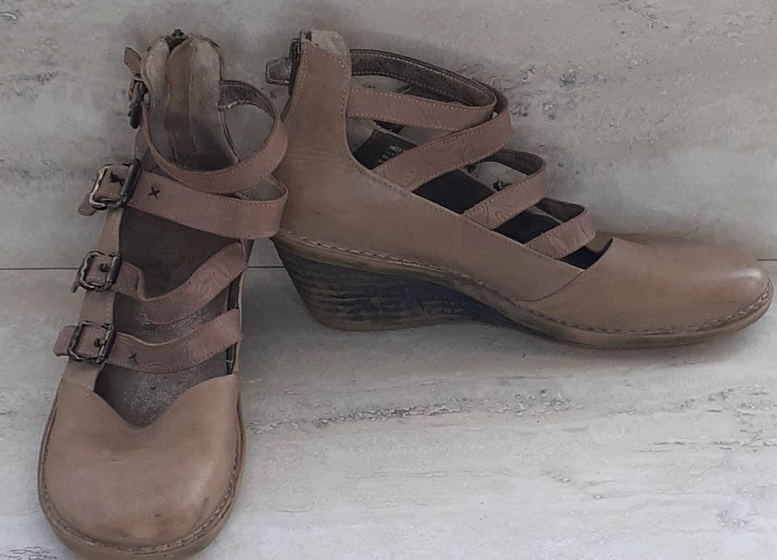 OTBT Biker Wedge Mary Janes Rounded Toe 100% Leather Size 11 Back Zip