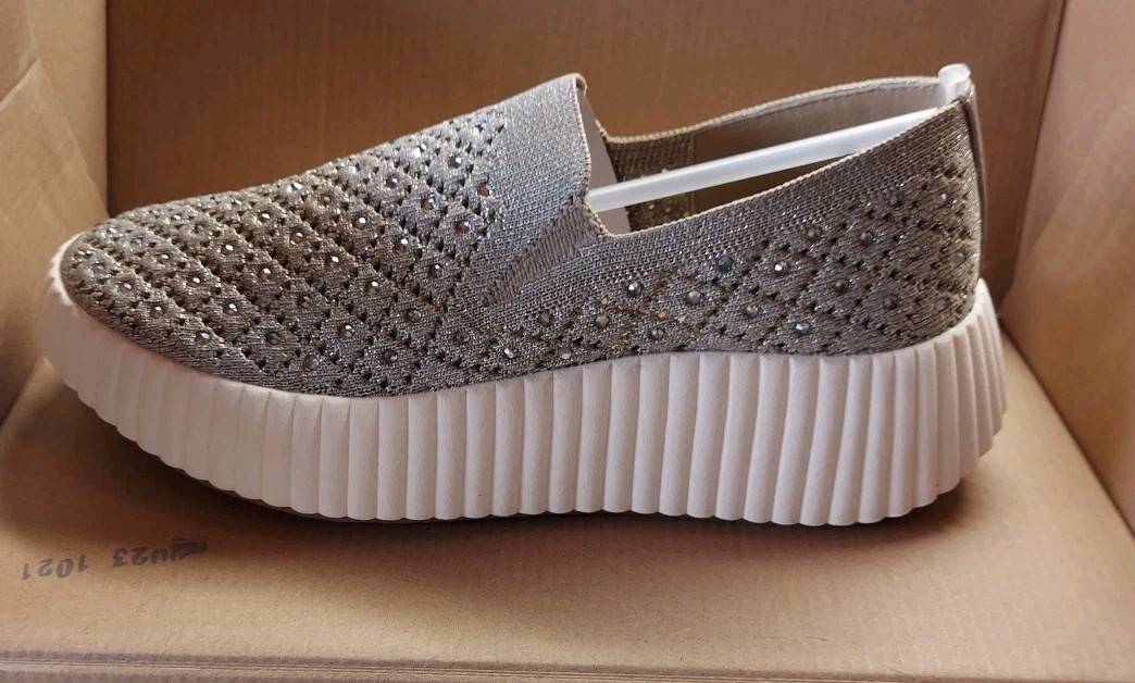 WHITE MOUNTAIN Women’s Dyles Rhinestone Woven Knit Sneaker Shoe Gold Size 7.5