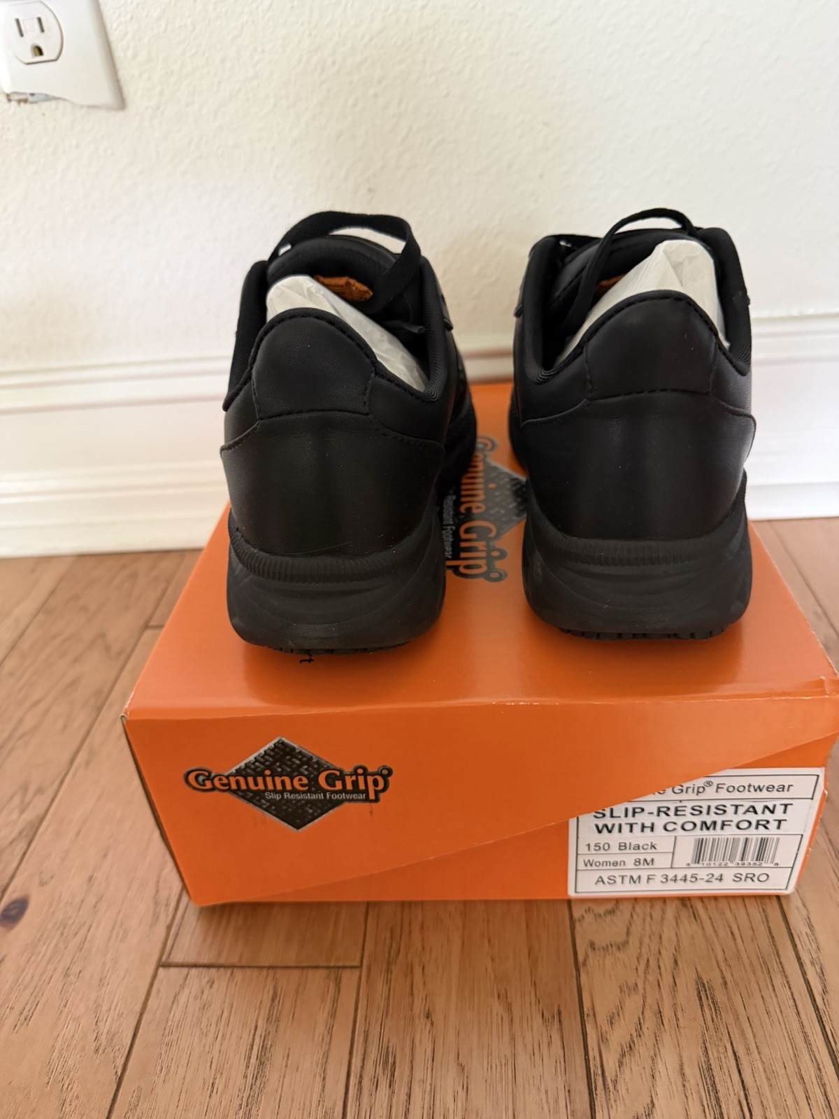 Genuine Grip 150 Women’s Black Slip Resistant Work Shoes Size 8M New in Box