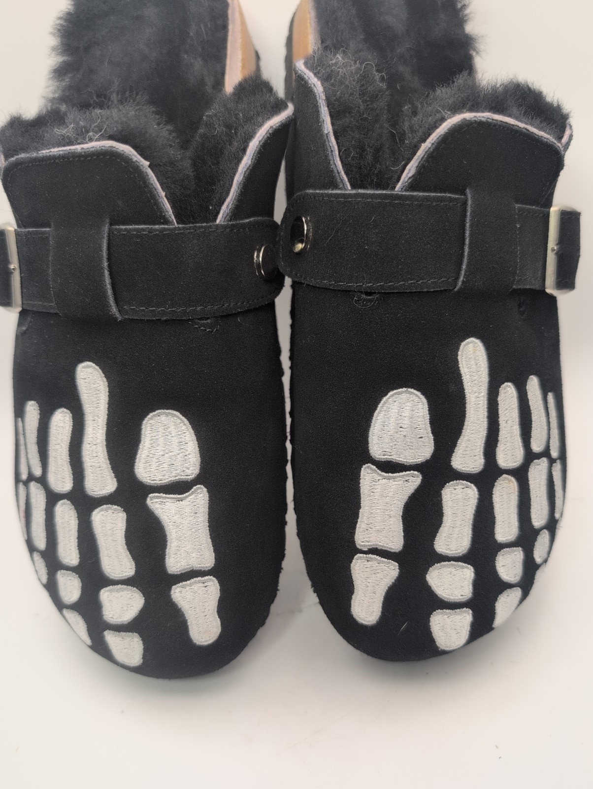 Black Skeleton Embroidered Clogs Fuzzy Soft Black Interior Women’s 7 Halloween