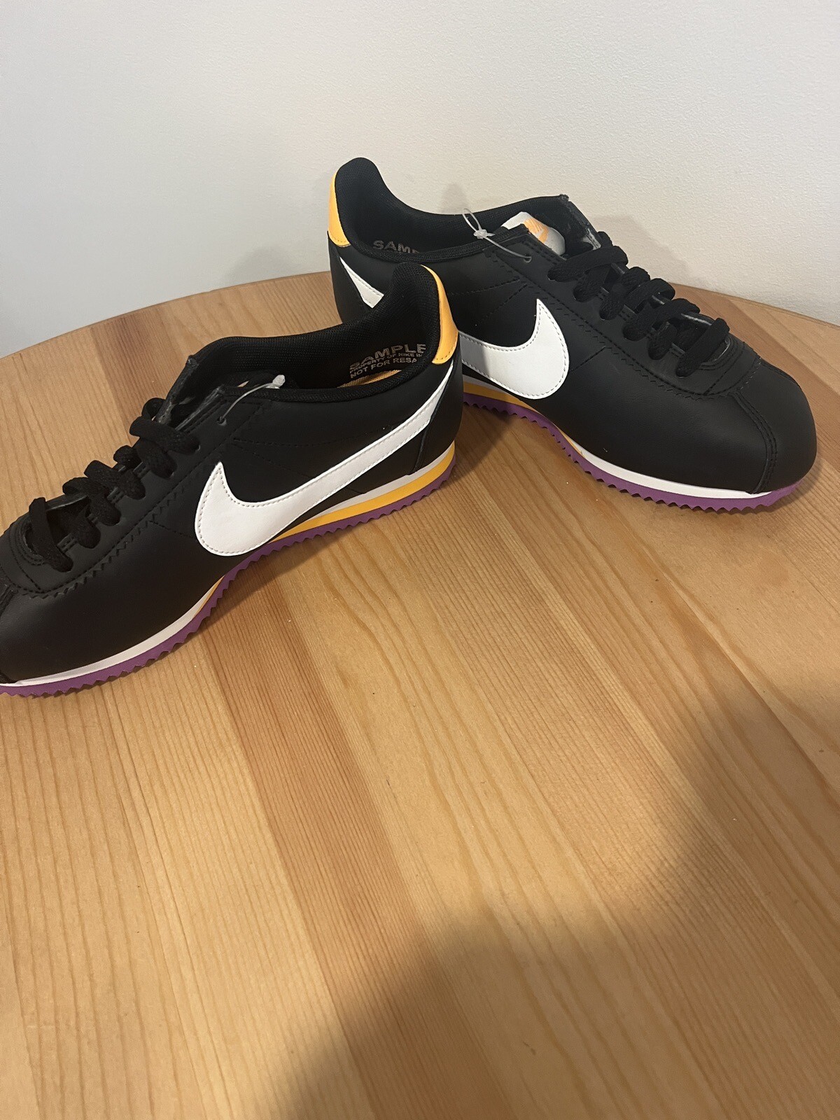 Nike Classic Cortez 15 – Women’s 7 – Black Laser Orange – NEW