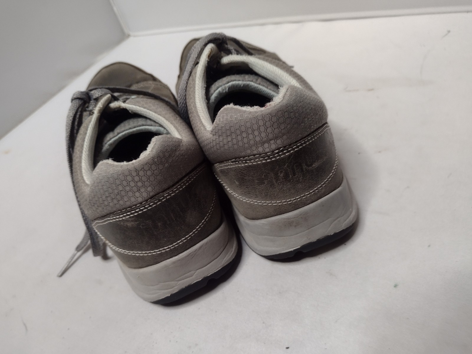 Ahnu Taraval Leather Athletic Sneakers Gray Lace-Up Walking Shoes 10 Gray Z