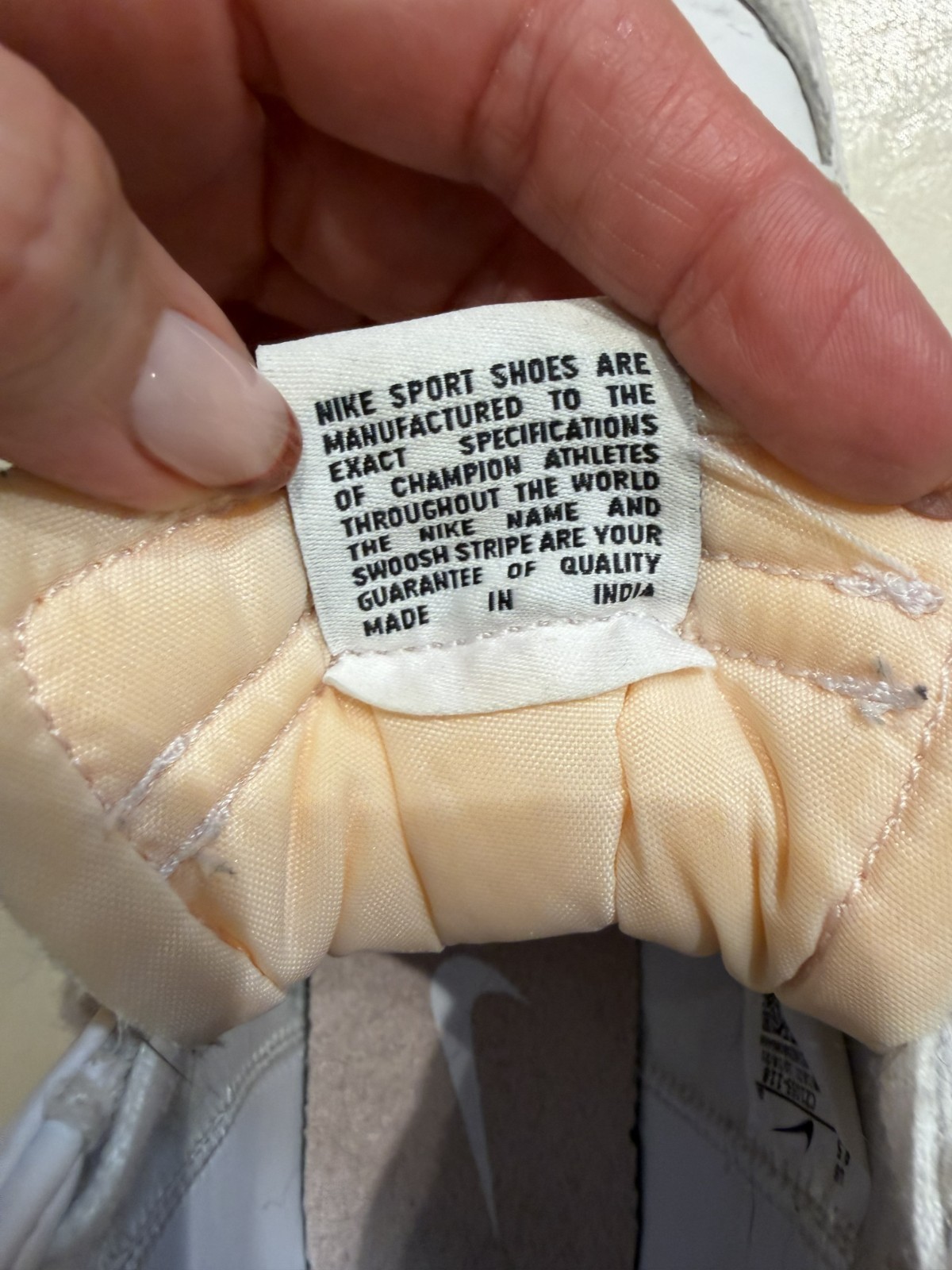 Nike Blazer Mid ’77 Vintage Women’s Sneakers – White/Pink – US 9.5 / EU 41