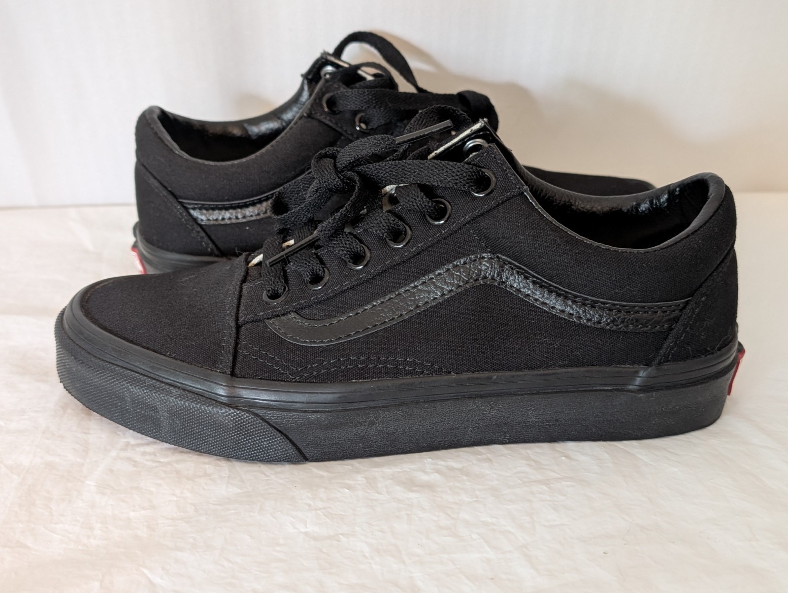 VAN’S LACE UP SKATEBOARD SHOE WOMEN’S 7 MEN’S 5 EUR 37