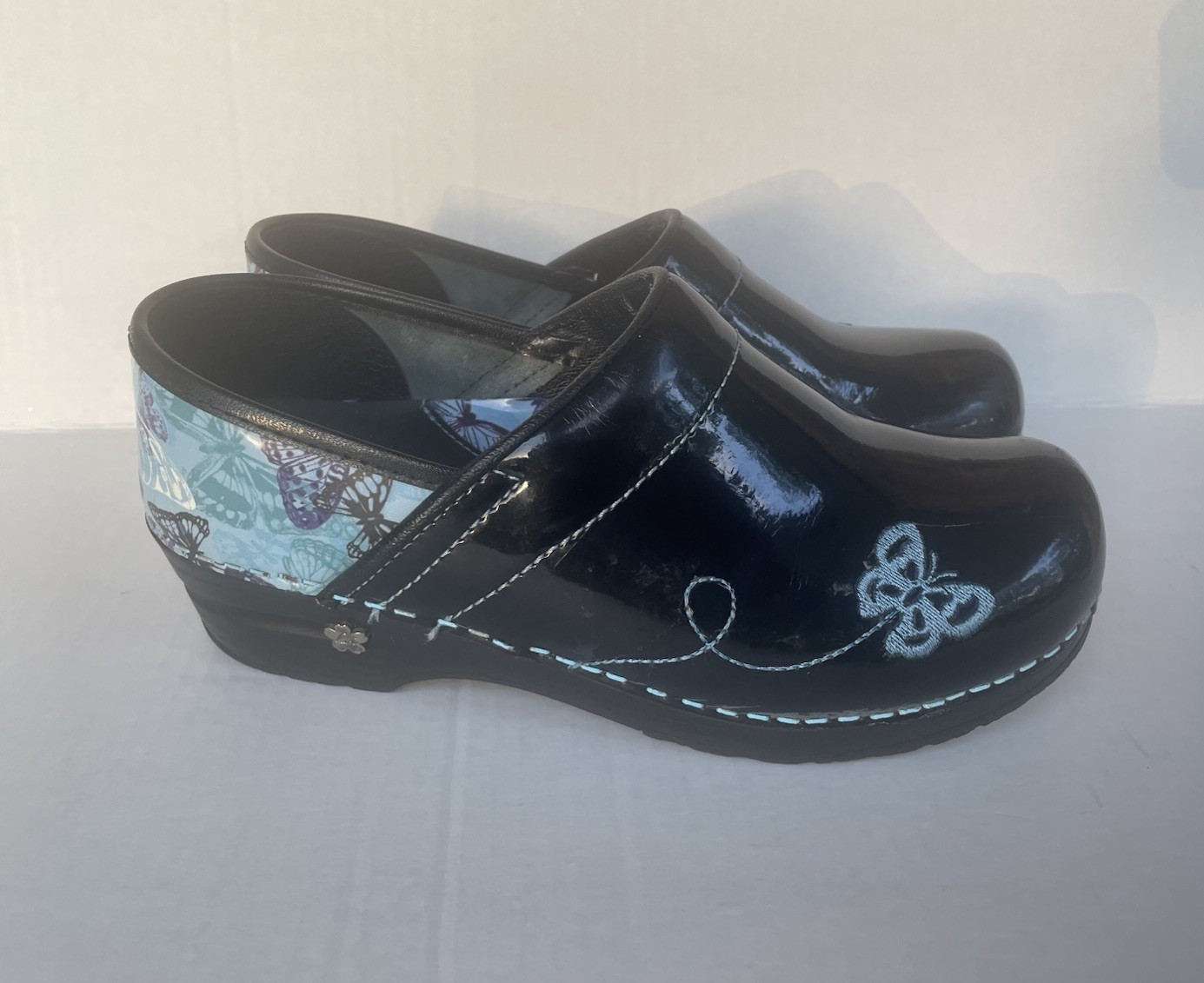 Sanita Professional Clogs Black Patent Leather Blue Butterfly Embroidered 37