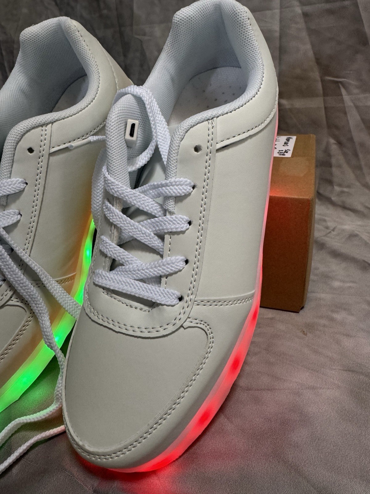 YuanRoad White Unisex LED Light Up Sneakers Women’s Size 8.5