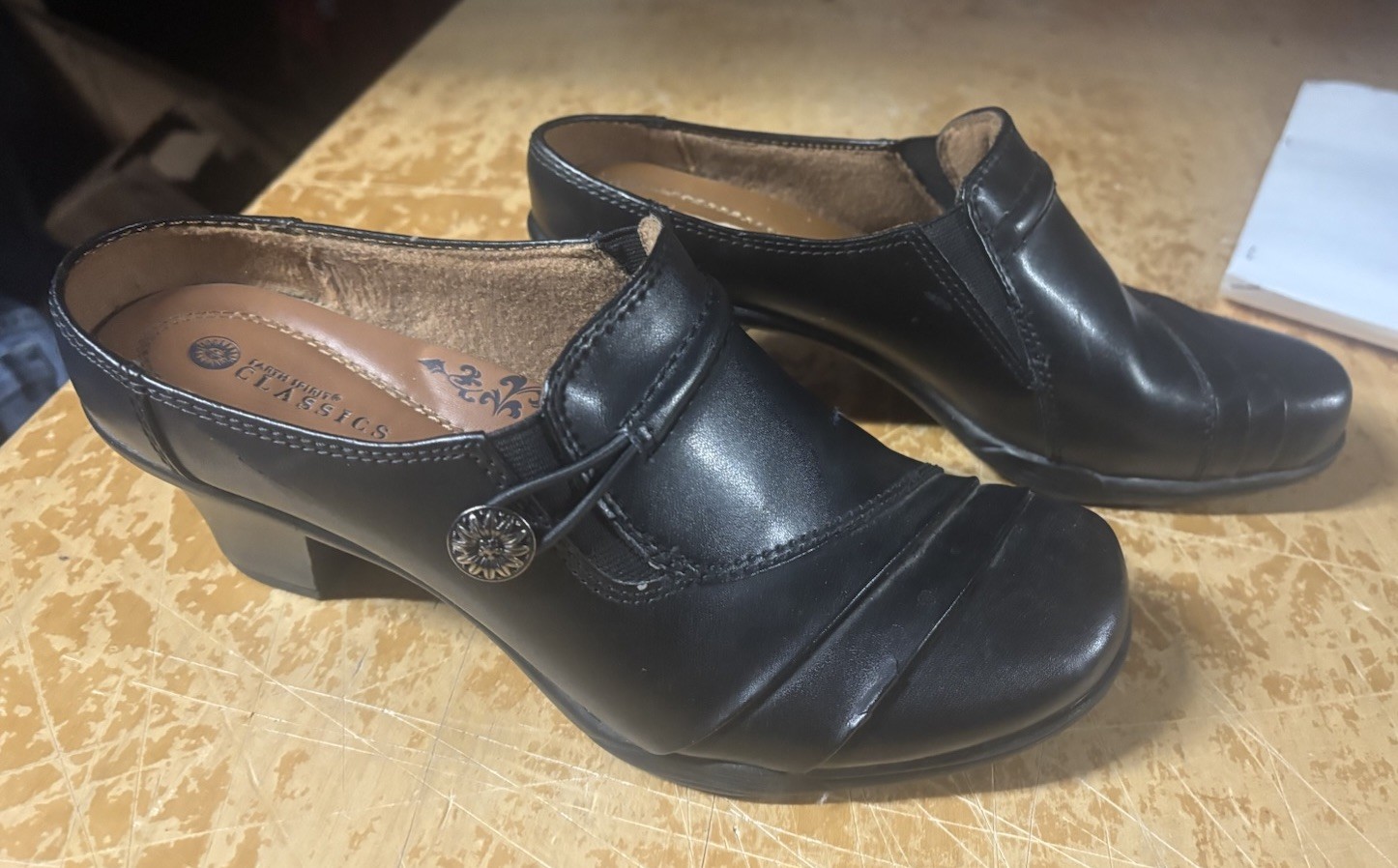 Earth Spirit Elaine Black Leather Classic Clogs Shoe Womens 7.5 Mule Witch Heels