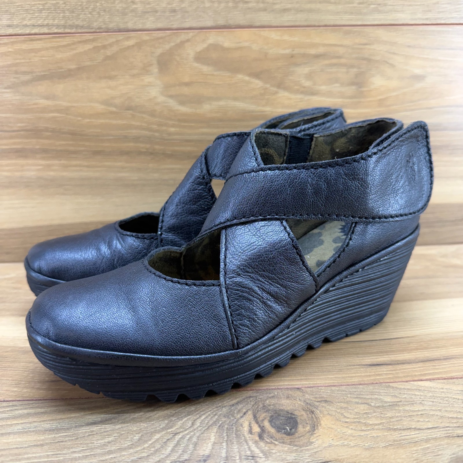 FLY LONDON Yogo Crossover Wedge Pumps 9 EU 39 Dark Pewter Walking Comfort