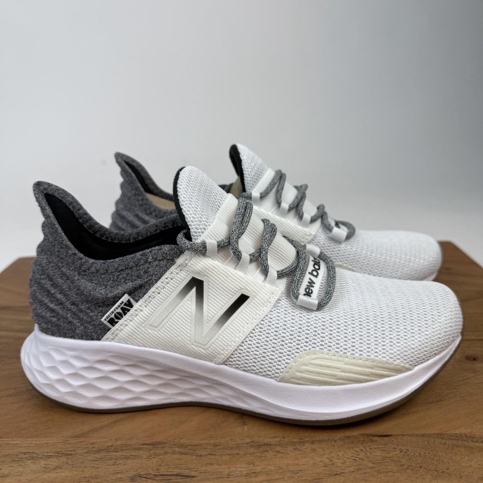 New Womens New Balance Fresh Foam Roav Tee Shirt White Casual Sneakers Sz 6 NIB
