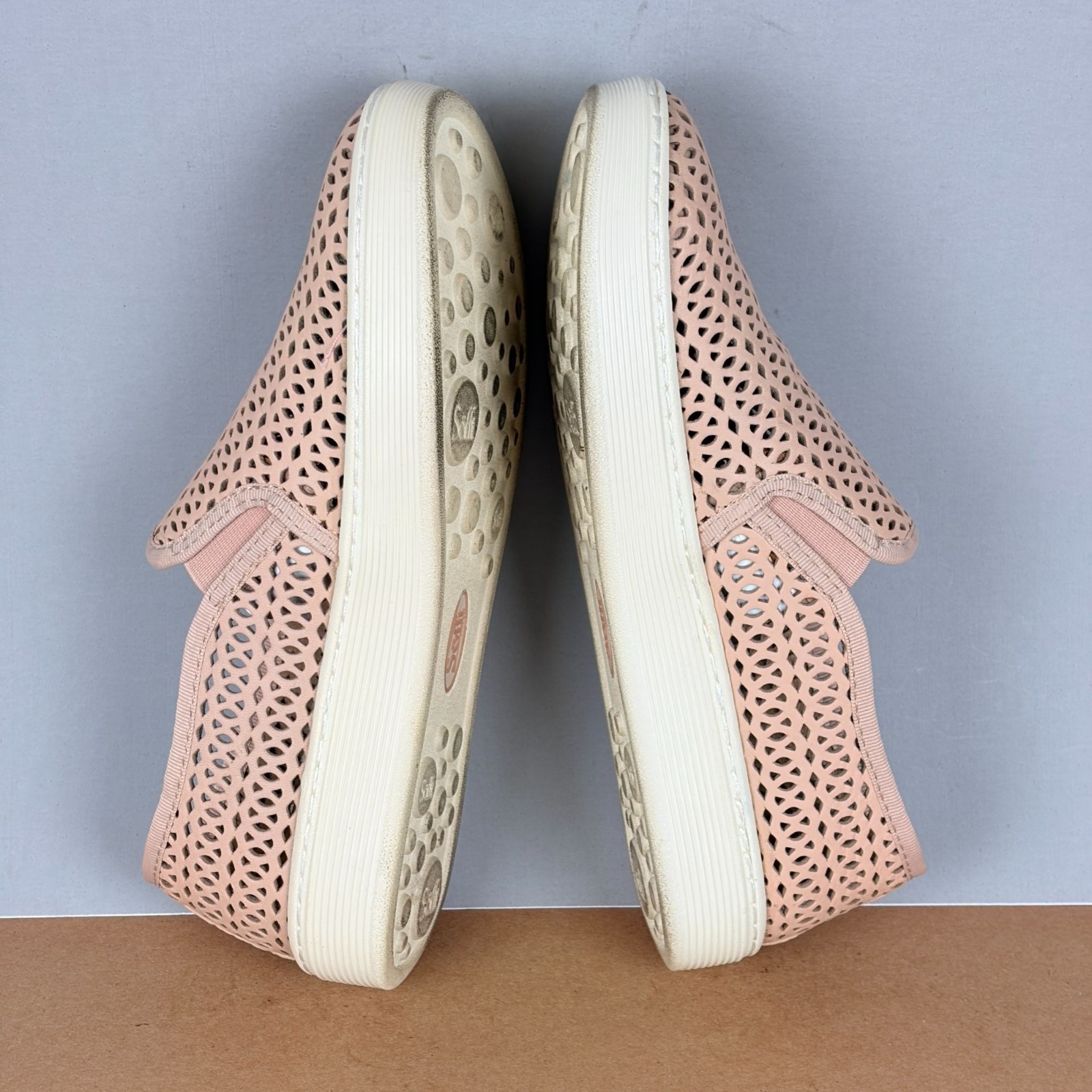 Sofft Somers II Leather Slip On Sneakers Womens 6 Tan Laser Cut Casual Comfort