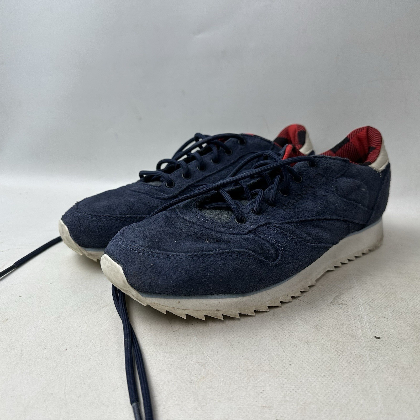 Reebok Classic Womens 8 Laced Sneakers Blue Sued Thinsulate Lined Tennis Shoes