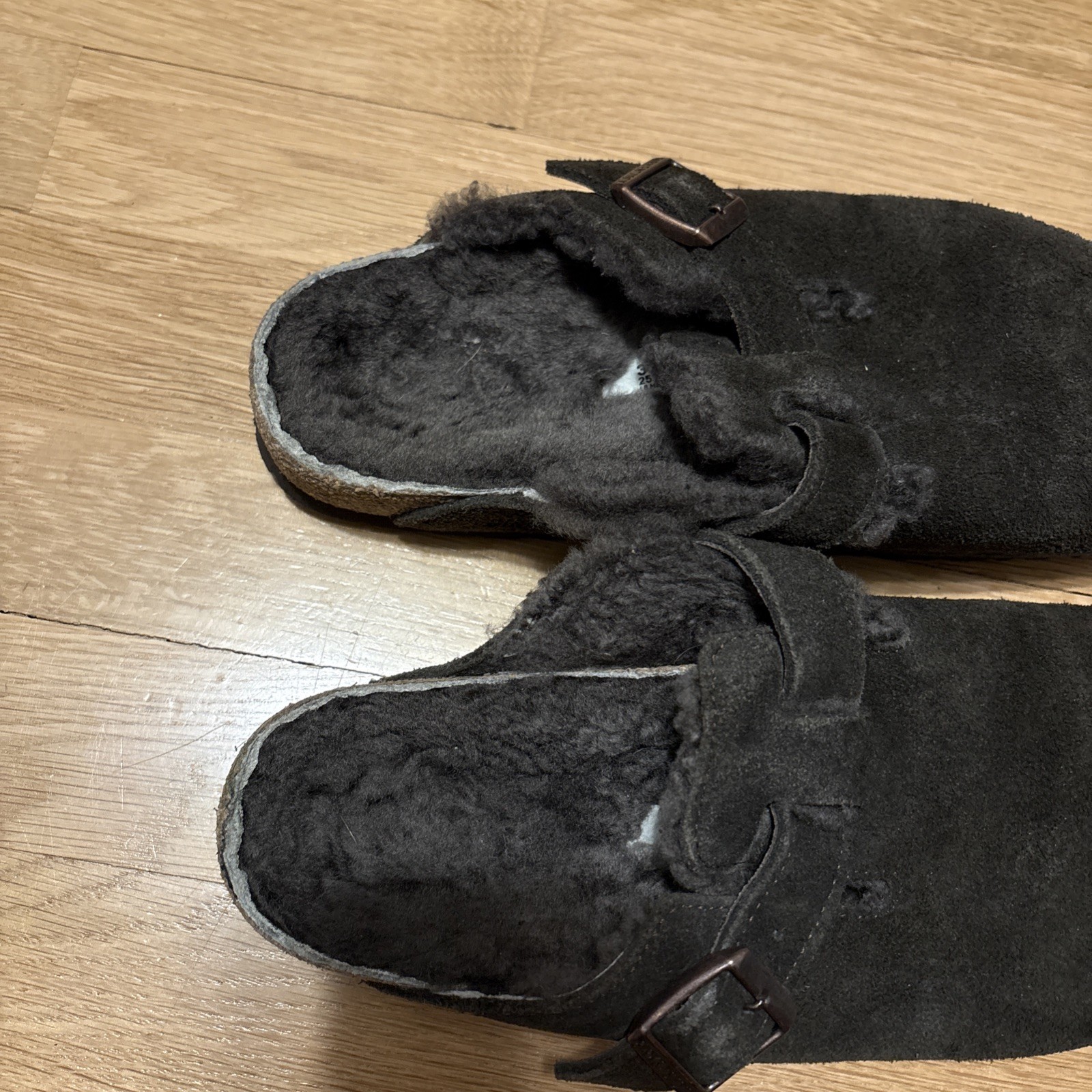 Birkenstock Boston Shearling | 39 Narrow Width | Women’s US 8 Brown Slides